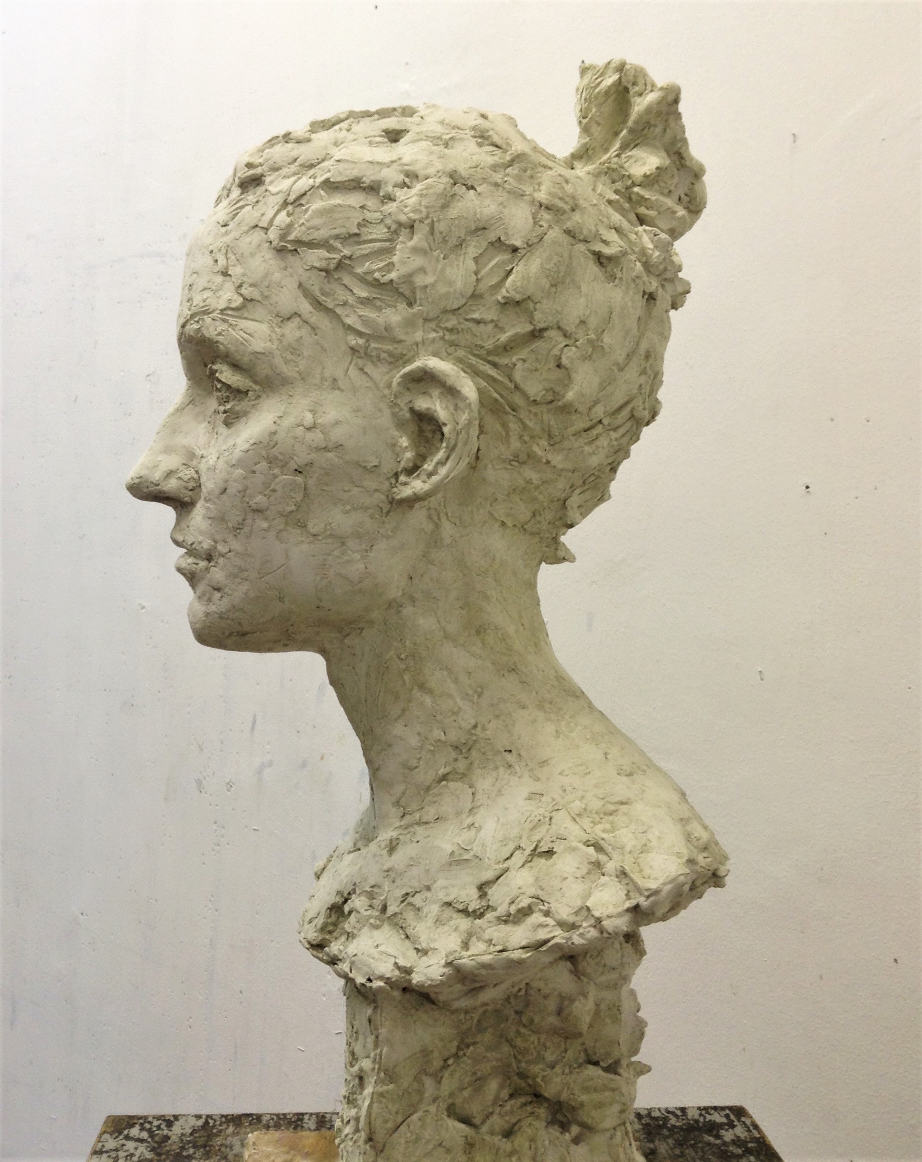 Скульптурный портрет из гипса на заказ, скульптор Ольга Колосова.