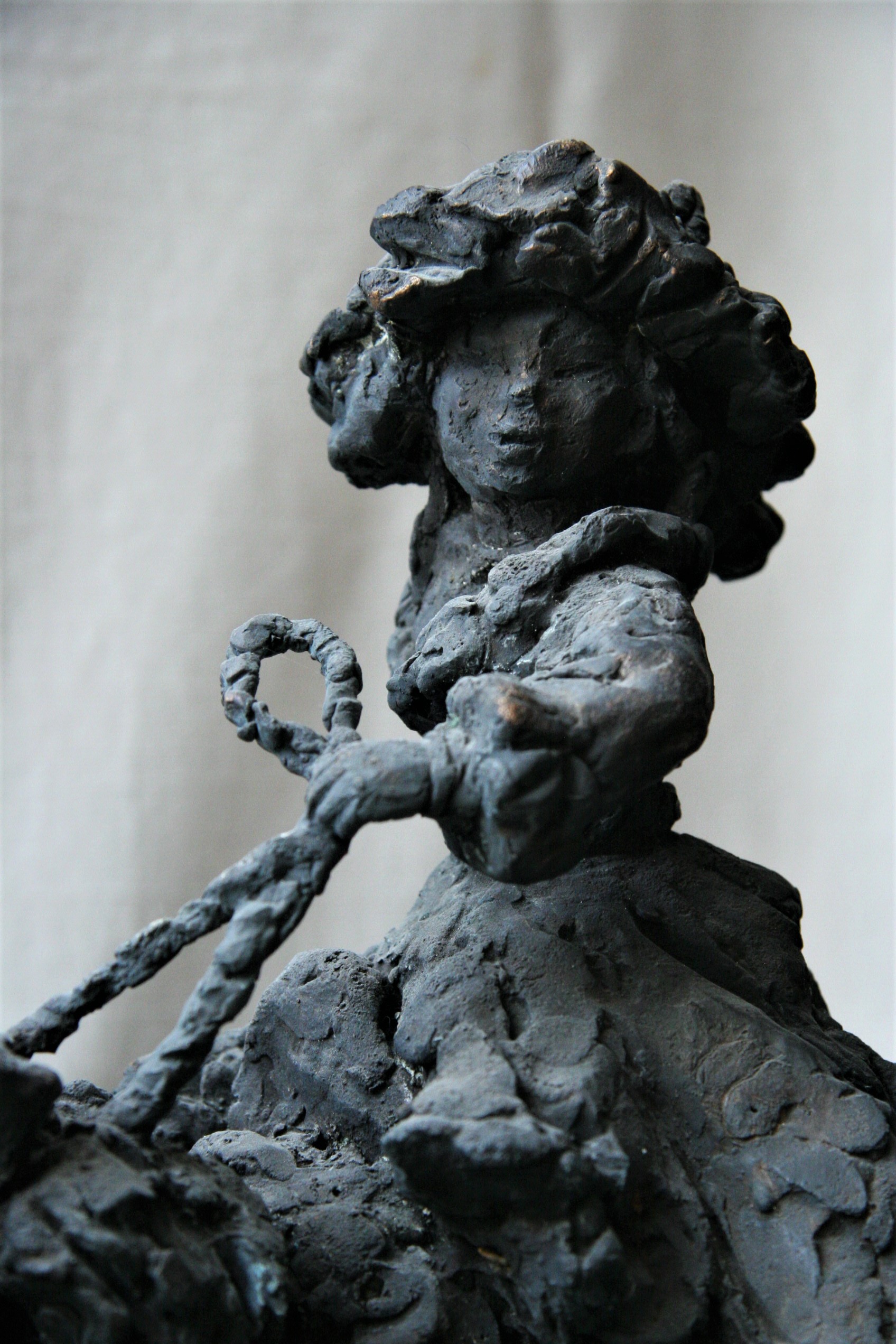 Скульптура  всадника в броне,  скульптура для сада, скульптор Ольга Колосова, скульптура на заказ, интерьерная скульптура на заказ.