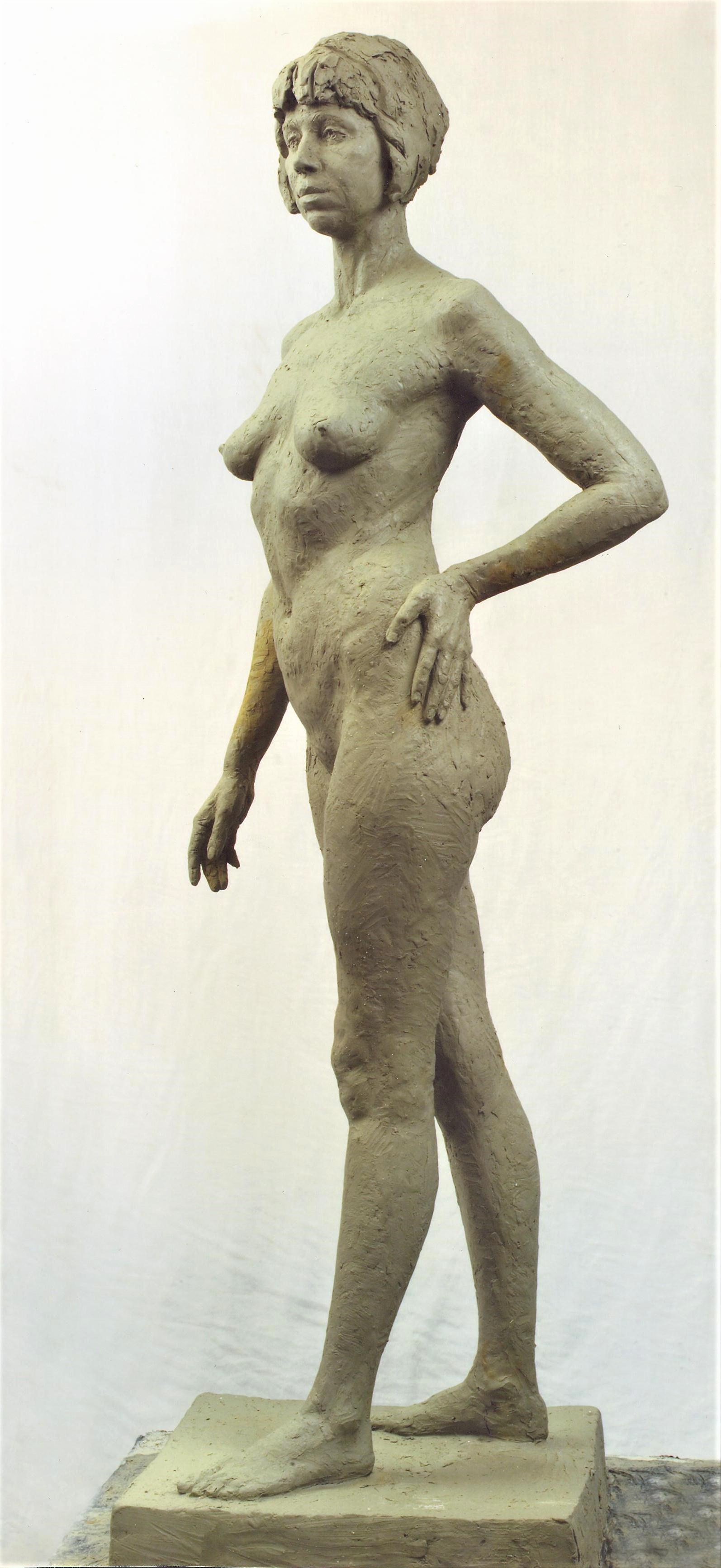 скульптура женщины 