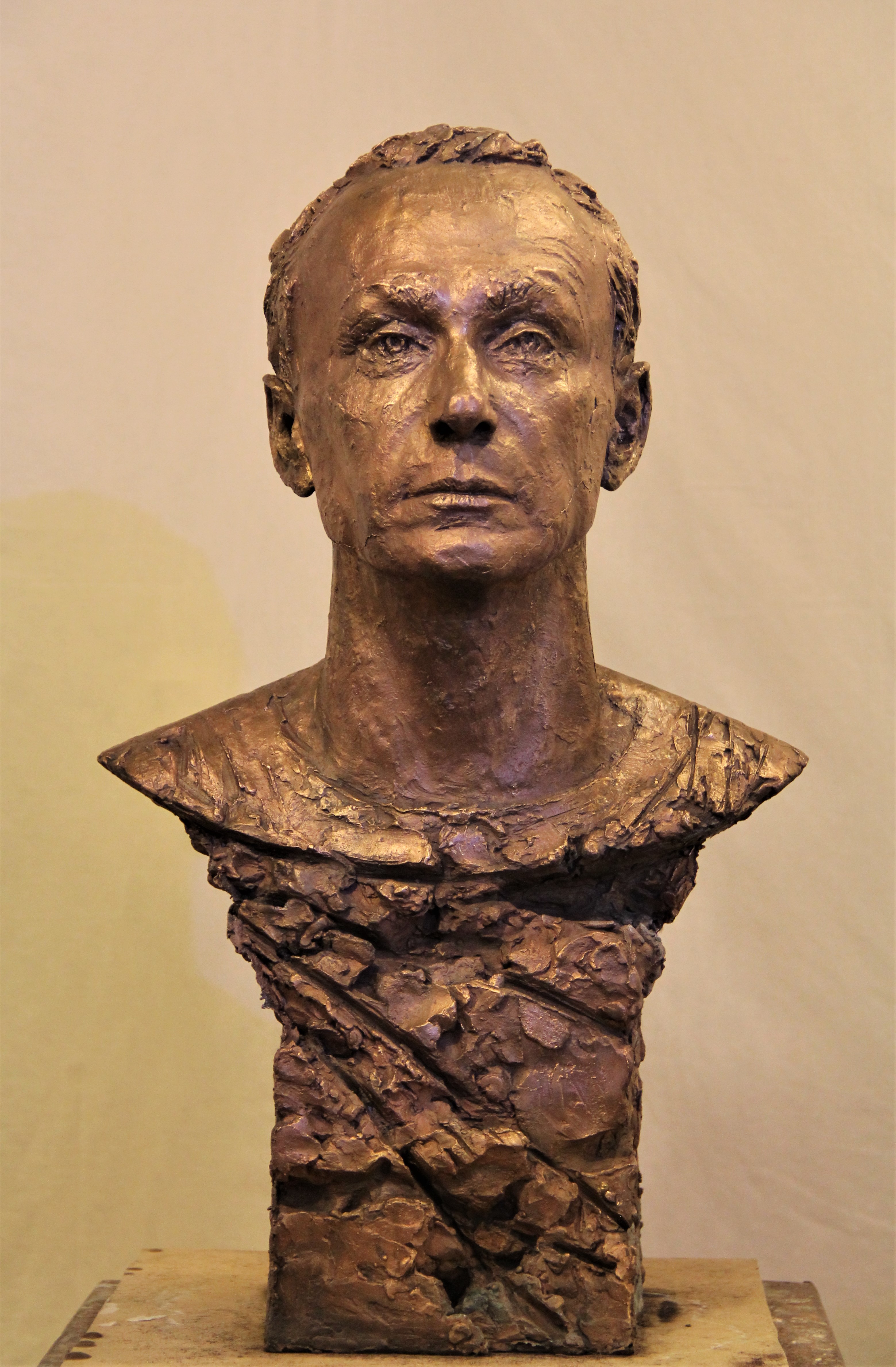 скульптурный портрет из бронзы