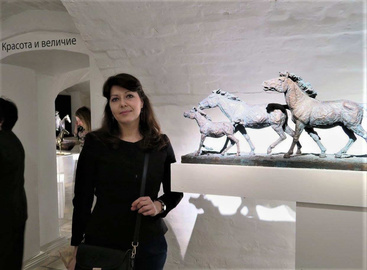 Бронзовая скульптура лошади