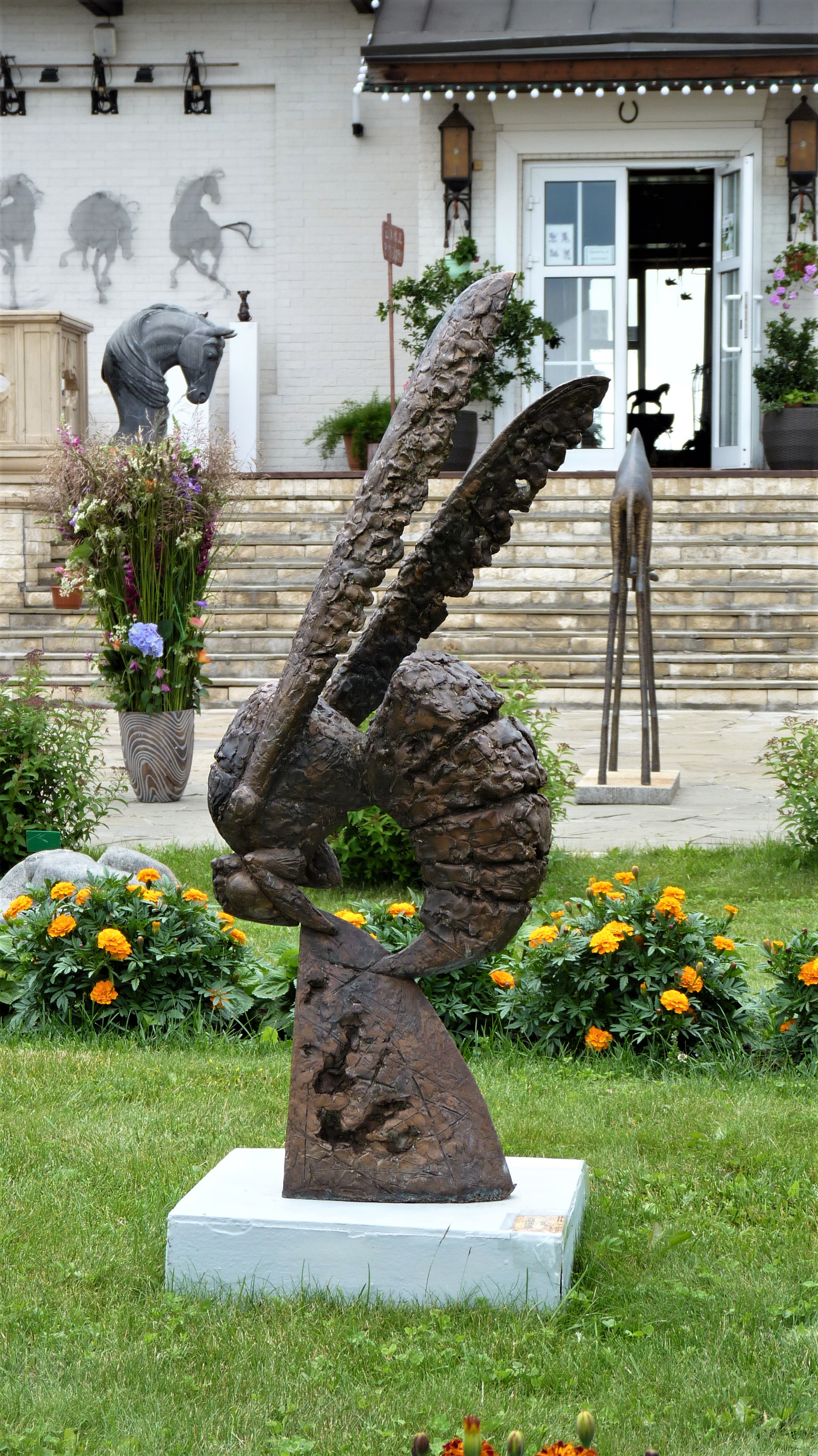 городская скульптура в бронзе