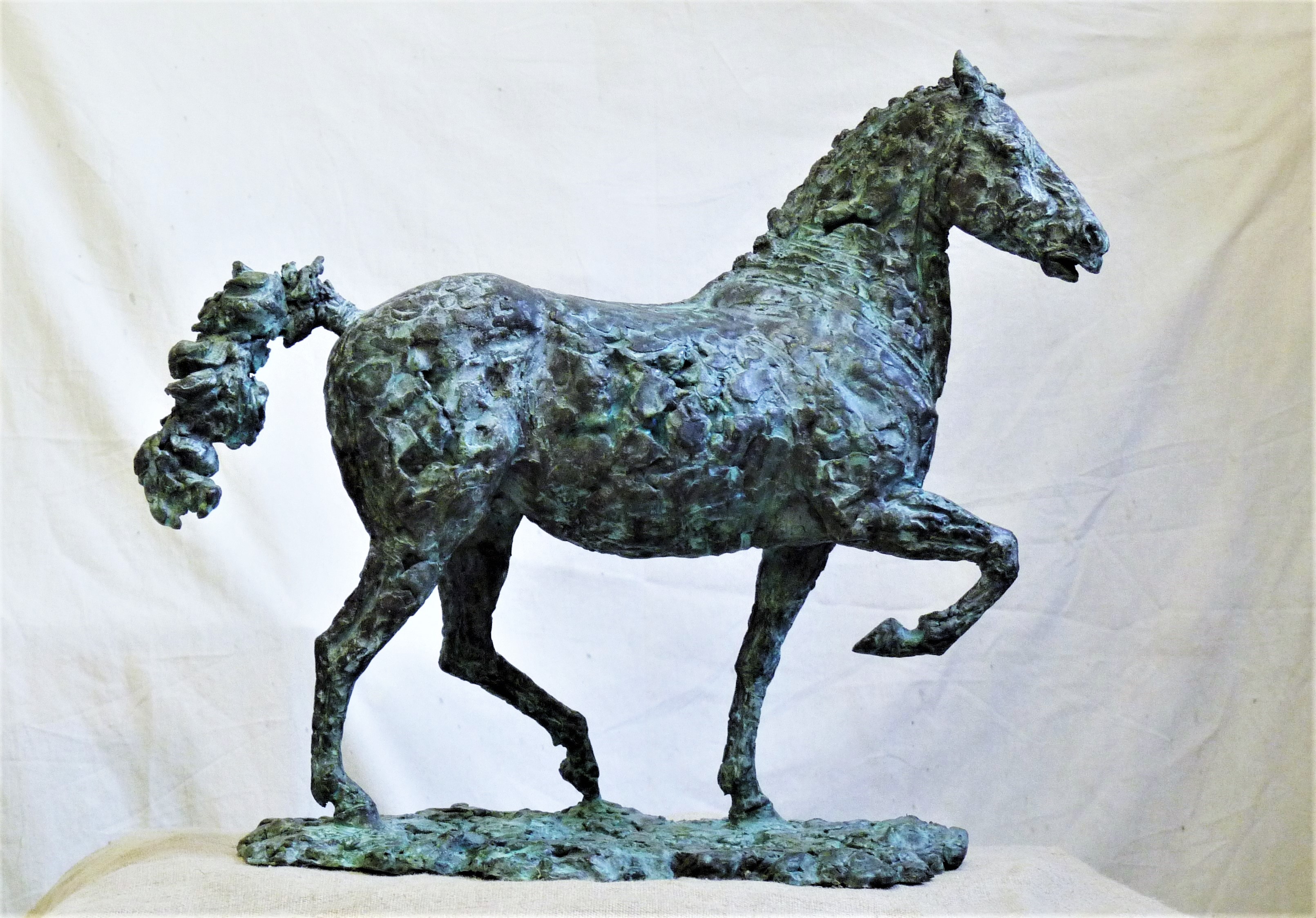 скульптура коня в бронзе, скульптор Ольга Колосова, авторская скульптура на заказ.