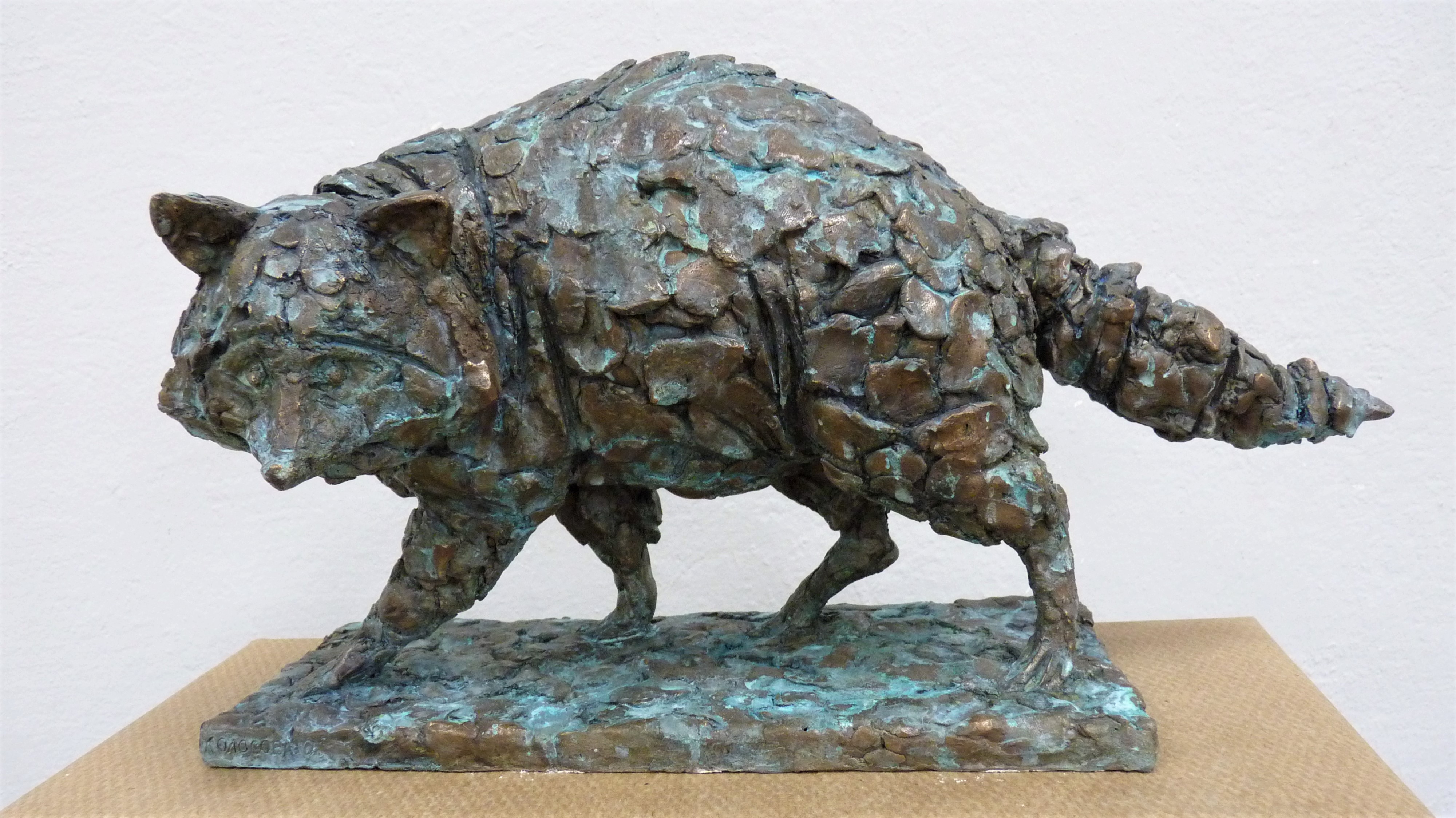 скульптура енота в бронзе, скульптор Ольга Колосова, авторская скульптура на заказ.