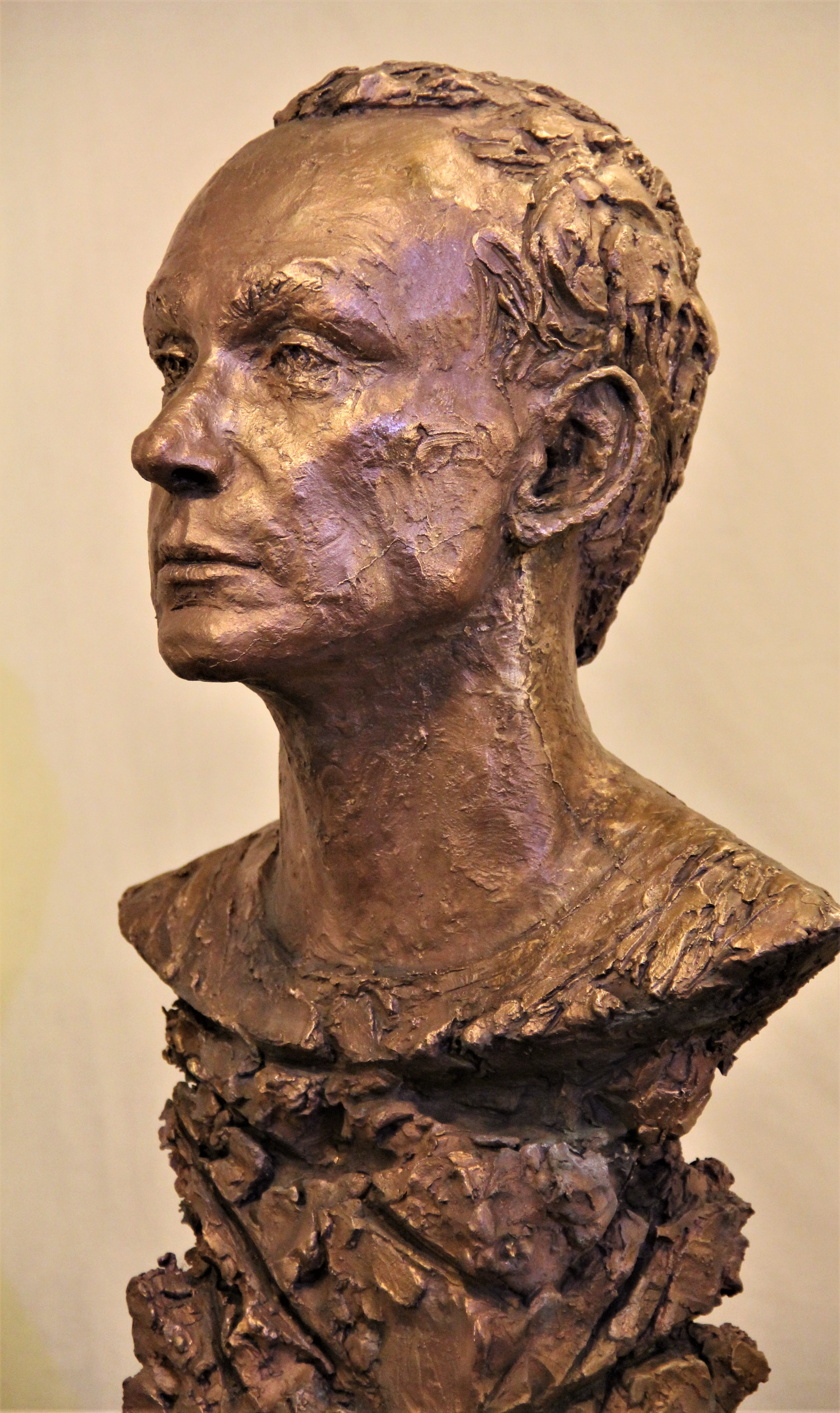 Скульптурный портрет из бронзы на заказ, скульптор Ольга Колосова.