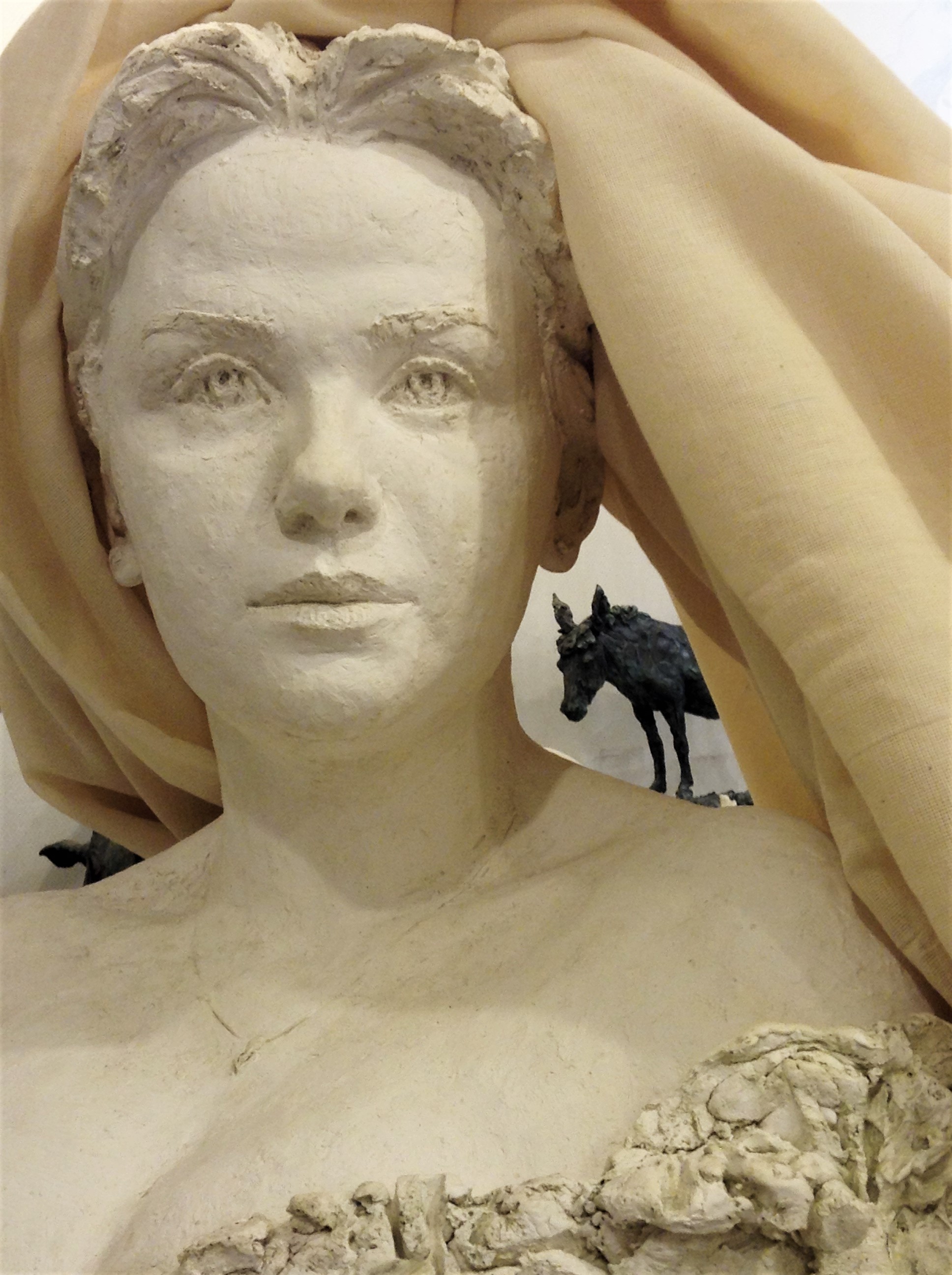 Скульптурный портрет из гипса на заказ, скульптор Ольга Колосова.