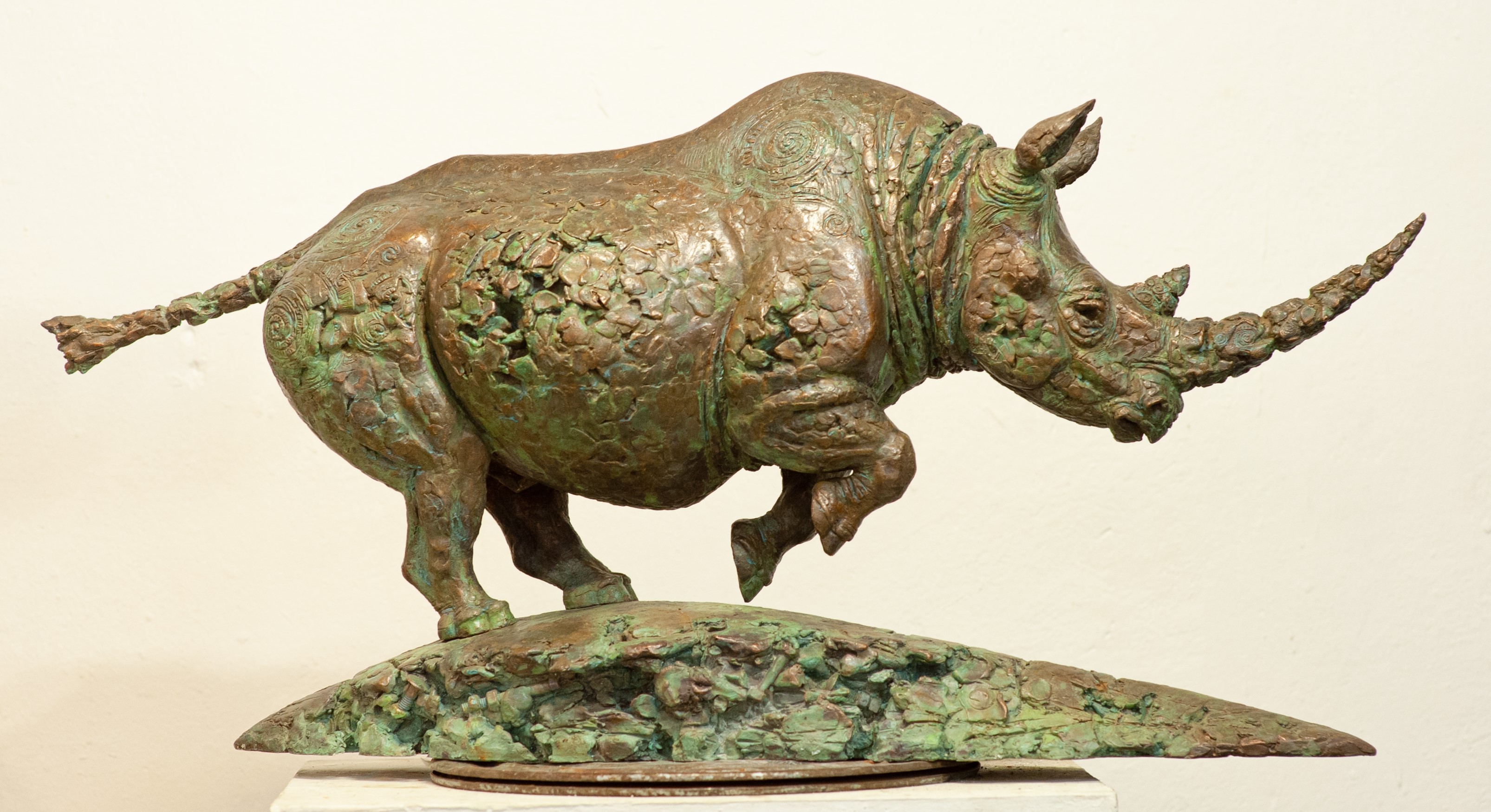 Скульптура носорога в бронзе, скульптура на заказ, авторская скульптура. скульптор Ольга Колосова.