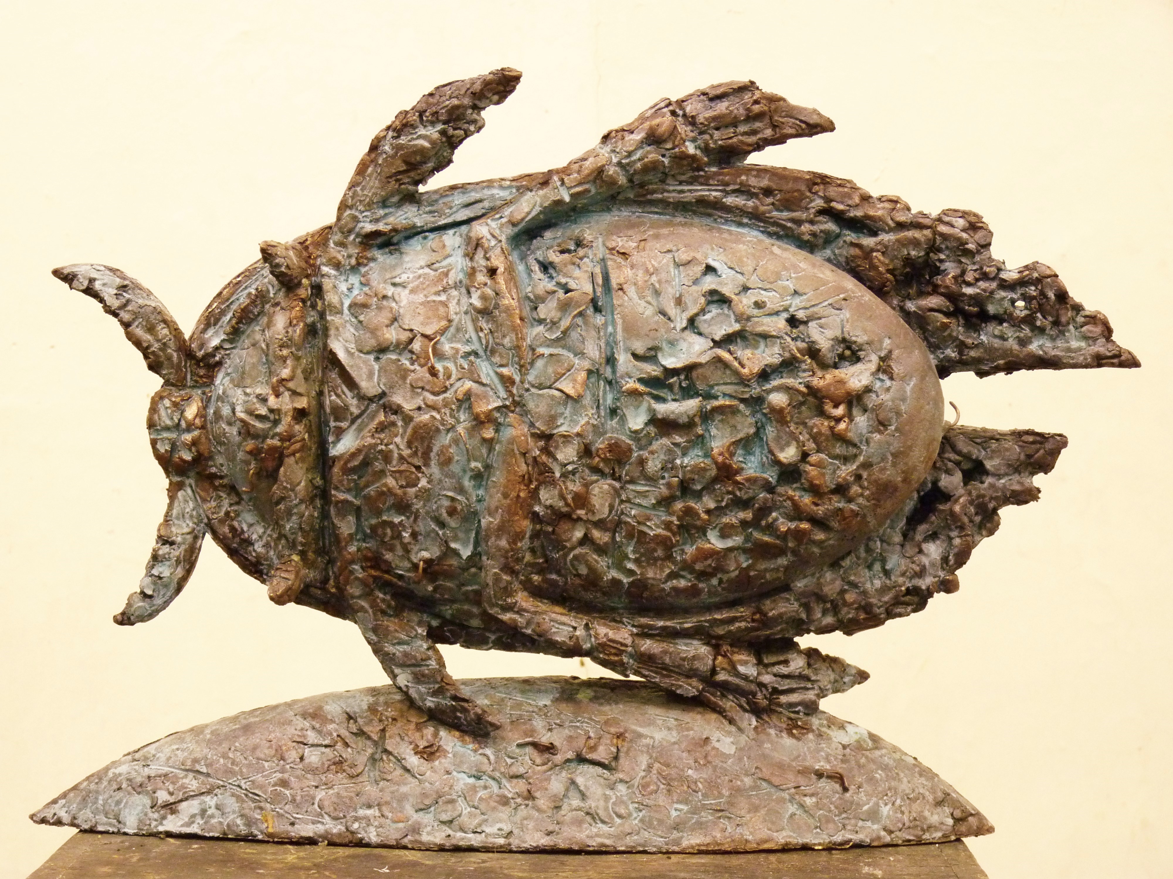 Скульптура жука в бронзе, интерьерная скульптура, скульптура для сада, скульптор Ольга Колосова, скульптура на заказ