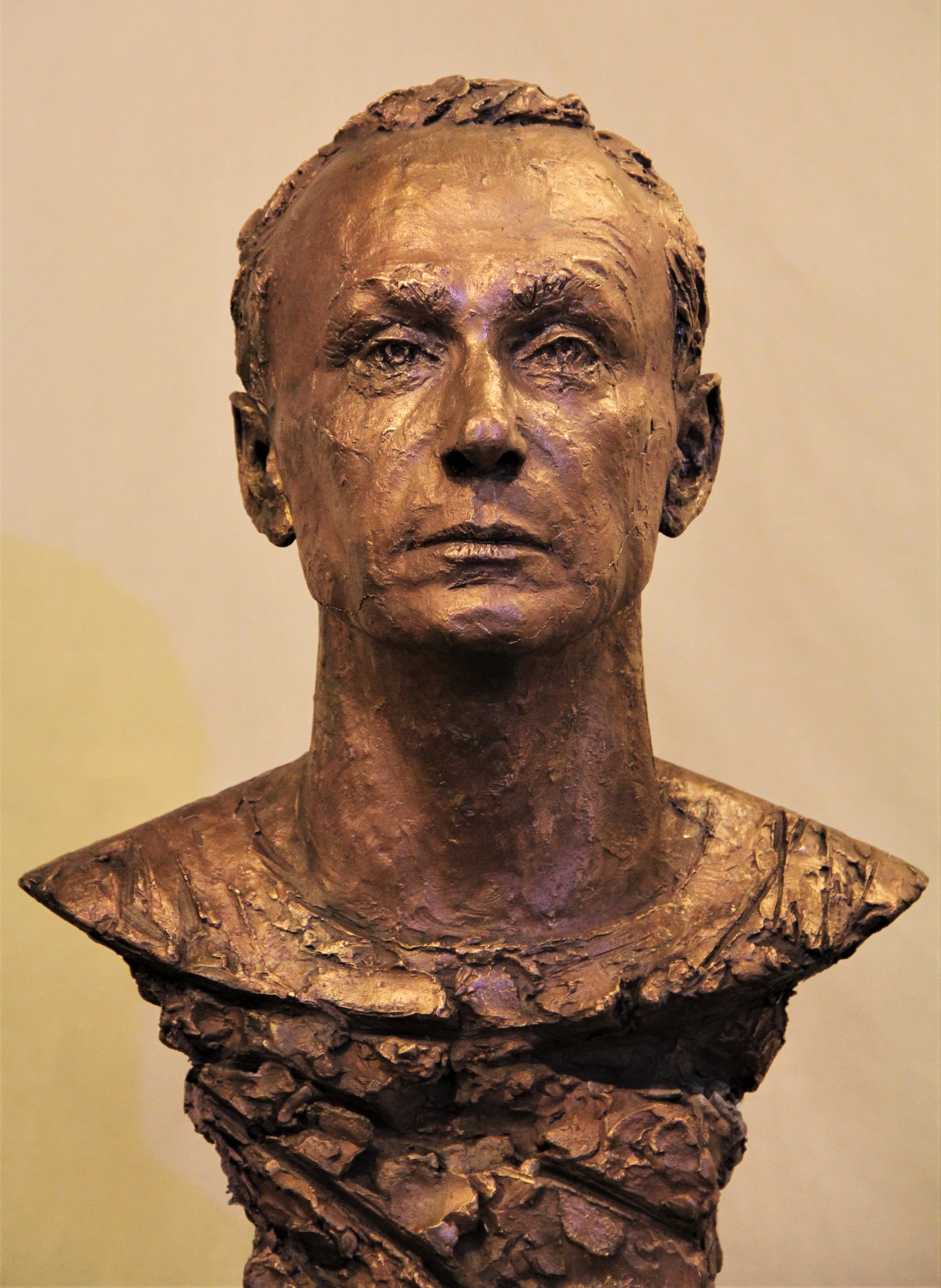 Скульптурный портрет из бронзы, скульптор Ольга Колосова.