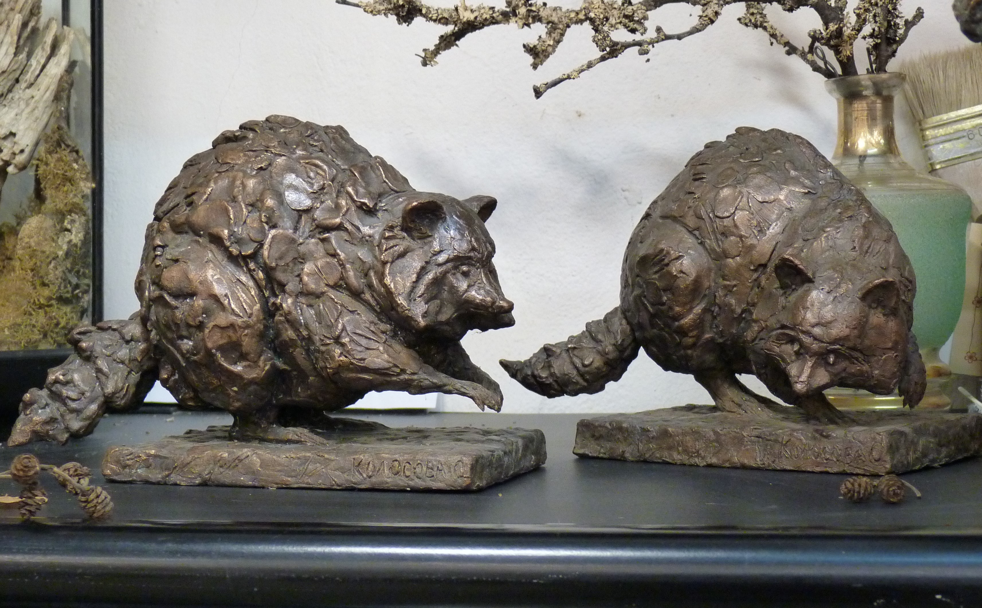 скульптура енота в бронзе, , скульптор Ольга Колосова.