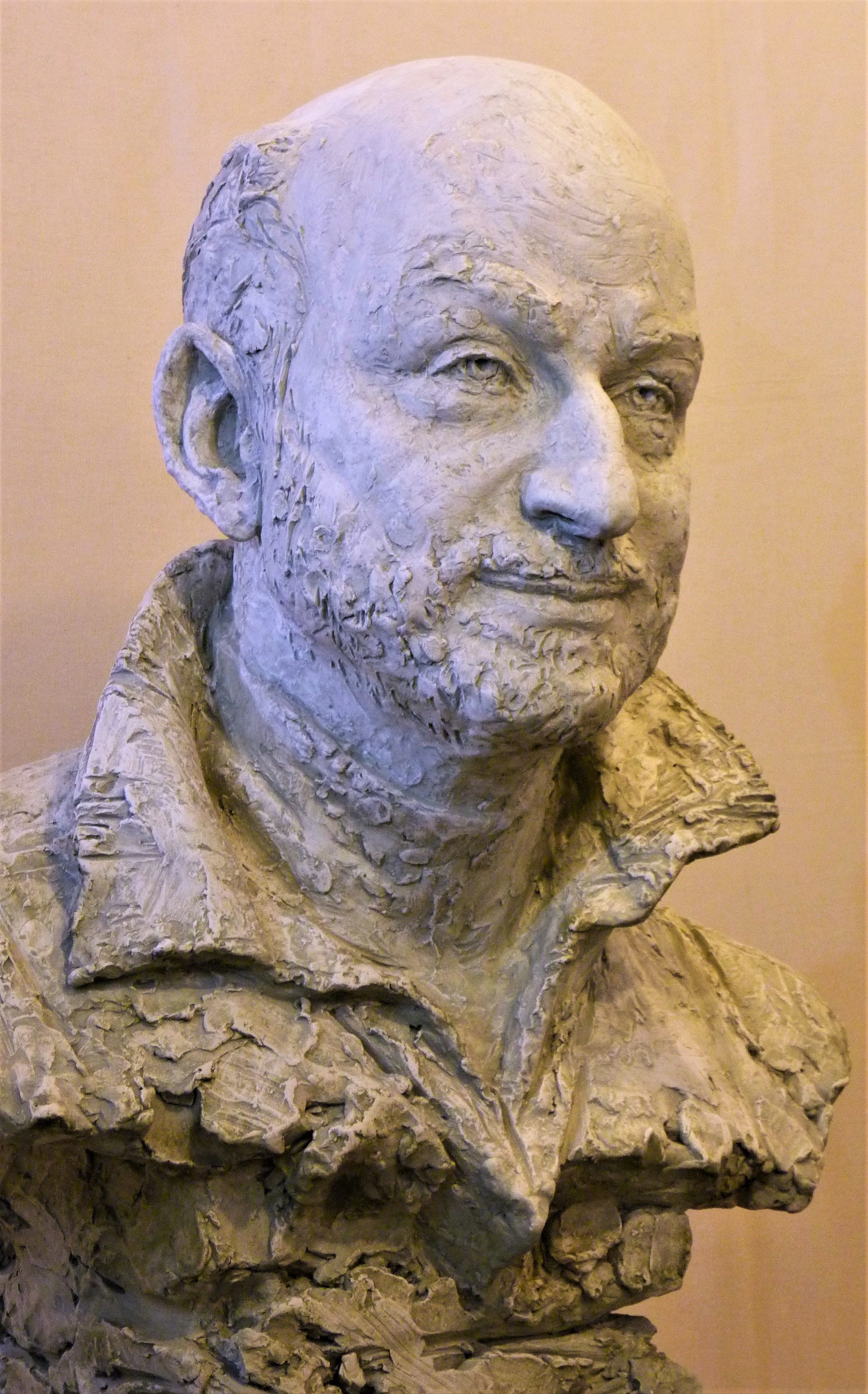 Скульптурный портрет из гипса на заказ