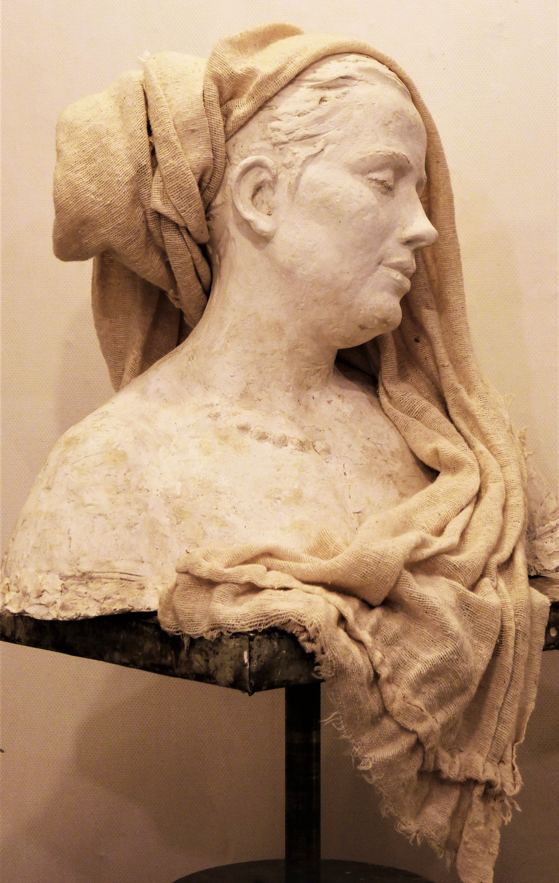 Скульптурный портрет из гипса на заказ, скульптор Ольга Колосова,