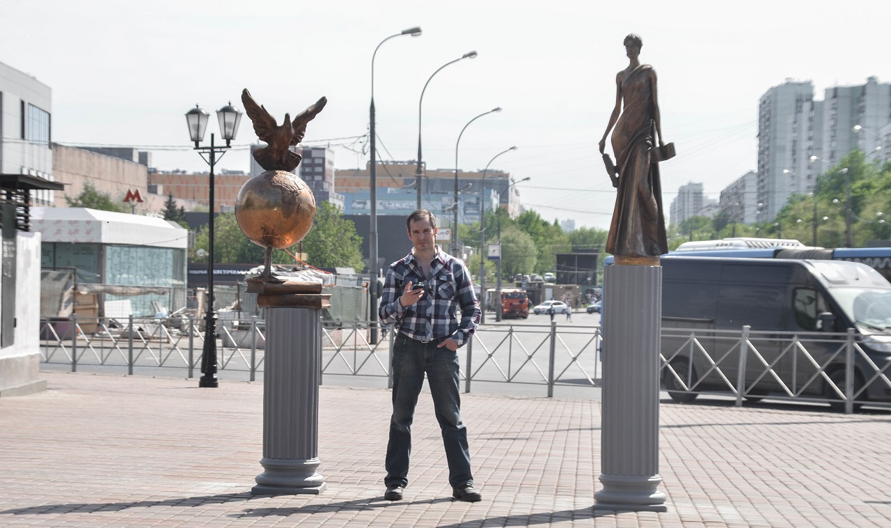 Городская скульптура скульптура у м Южная, скульптор Алексей Селиванов.
