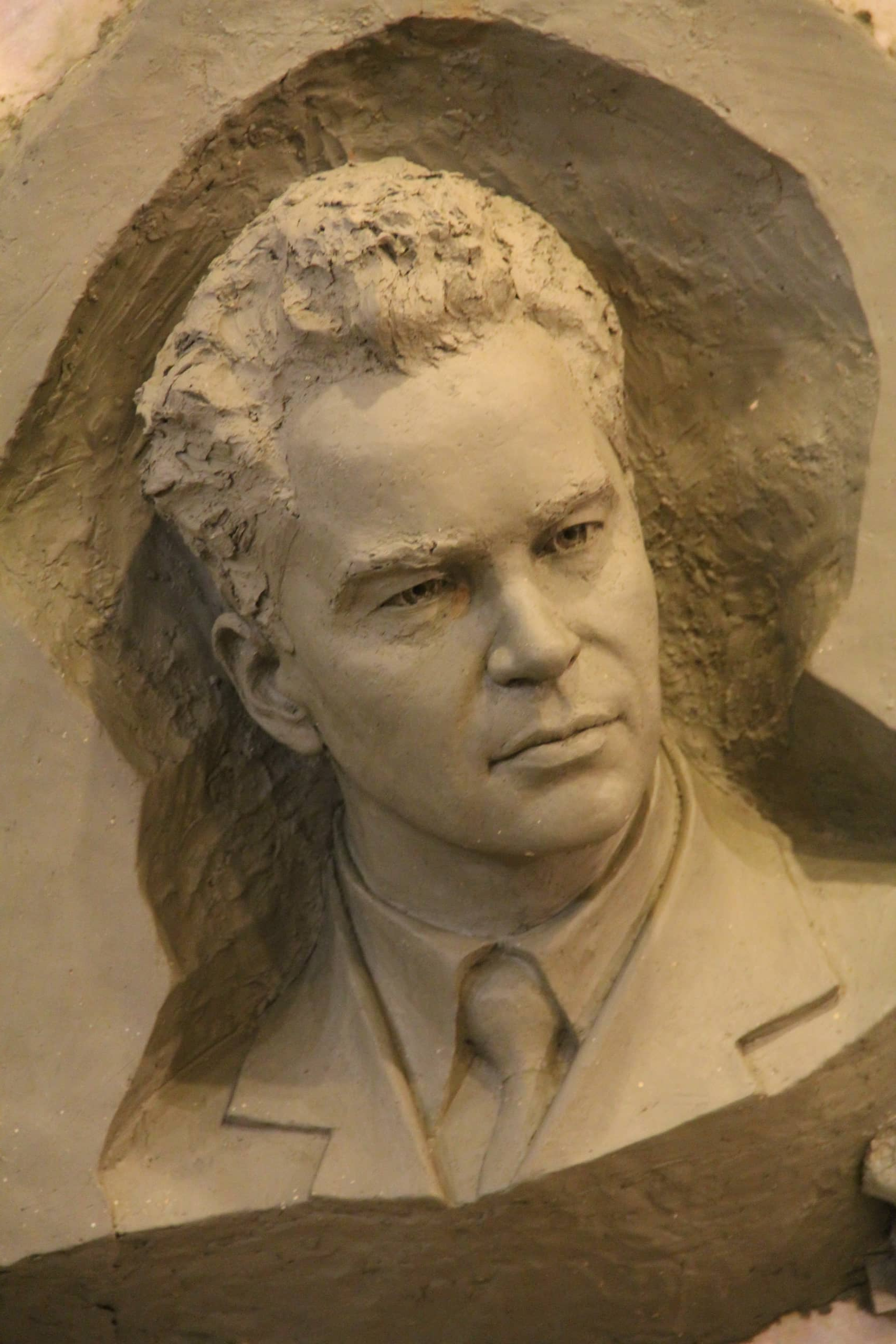 Барельеф на заказ, скульптор Алексей Селиванов, скульптурный портрет на заказ.