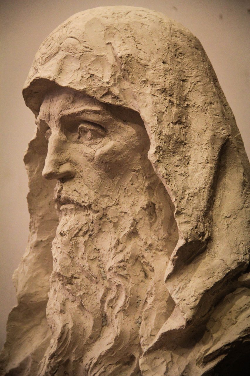 Скульптурный портрет из гипса на заказ, скульптор Алексей Селиванов.