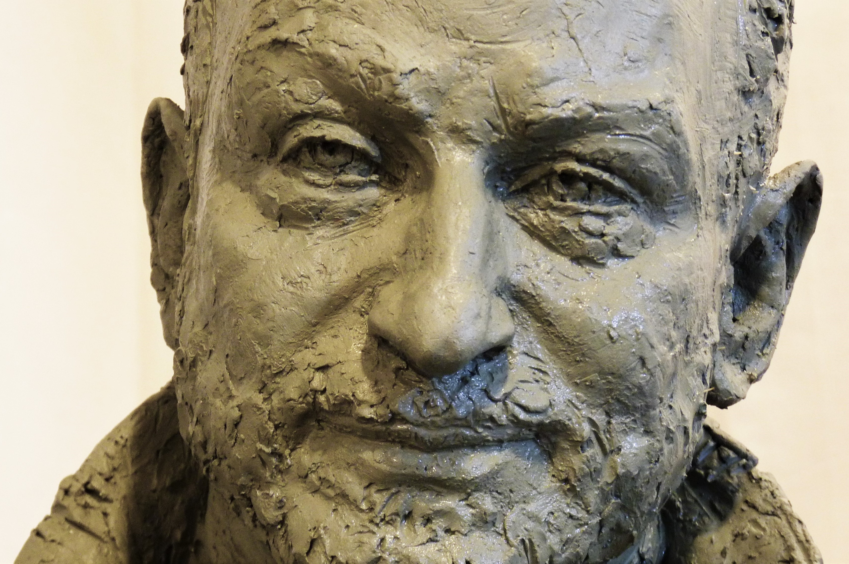 Скульптурный портрет из гипса на заказ, скульптор Ольга Колосова.