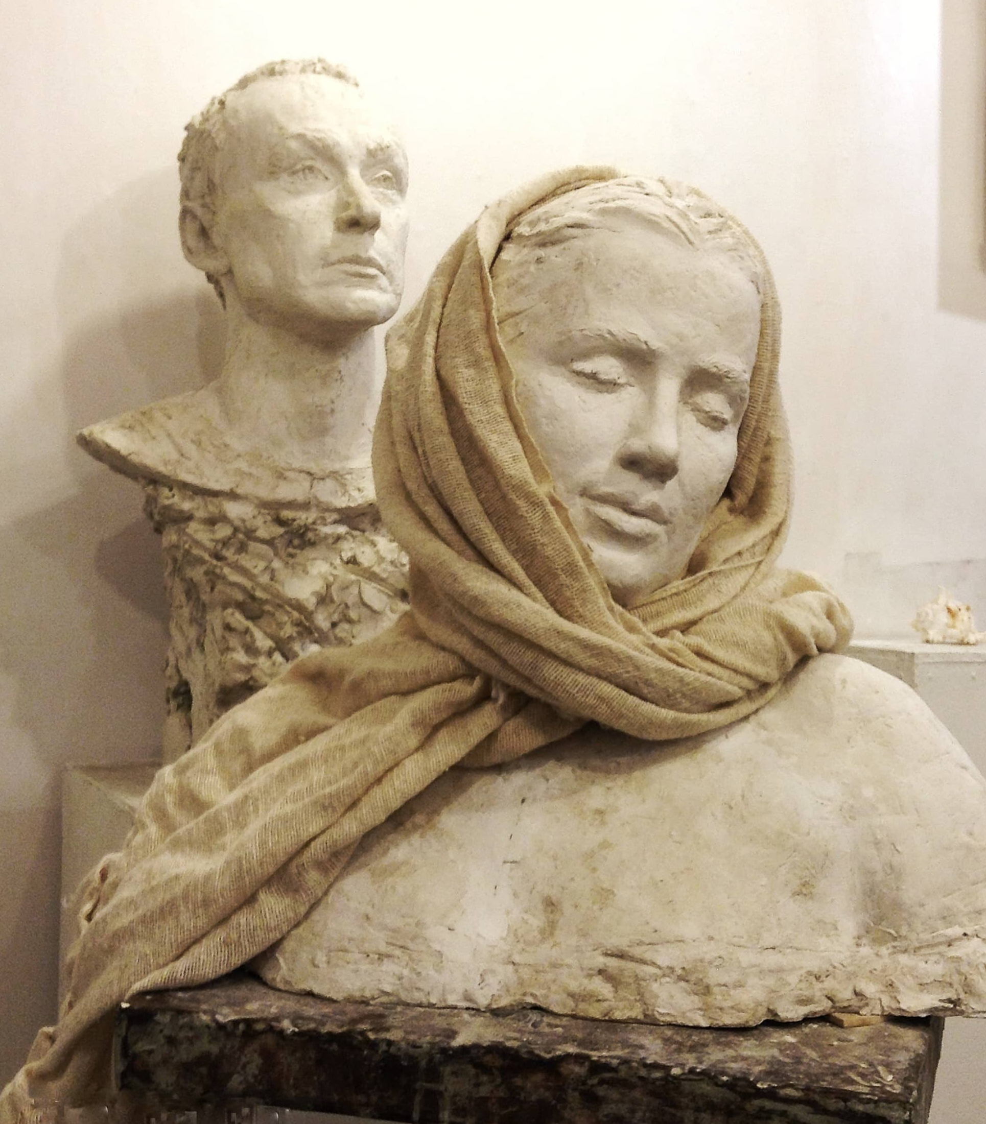 Скульптурный бюст из гипса на заказ, скульптор Ольга Колосова.