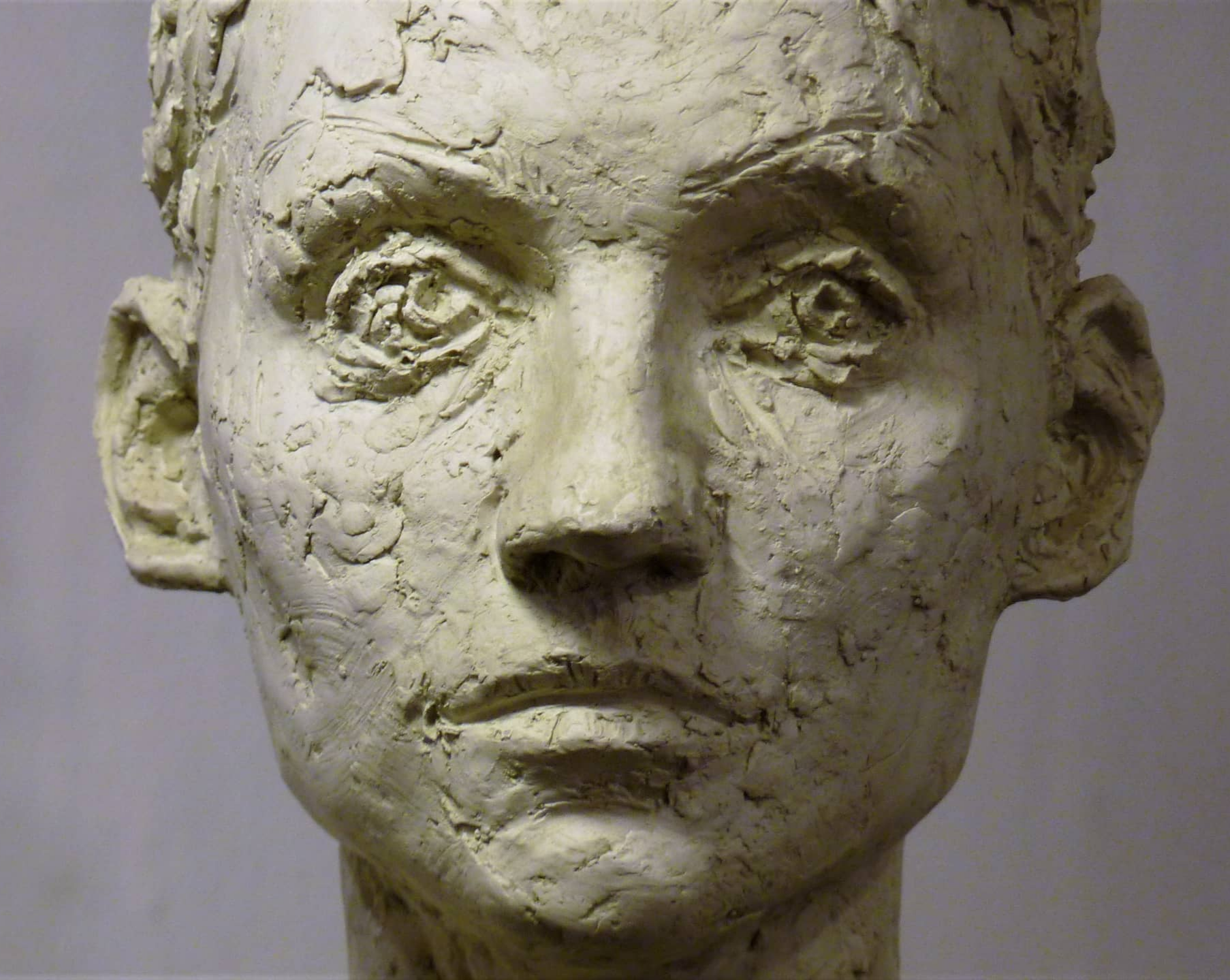 Скульптурный портрет из гипса на заказ, скульптор Ольга Колосова.