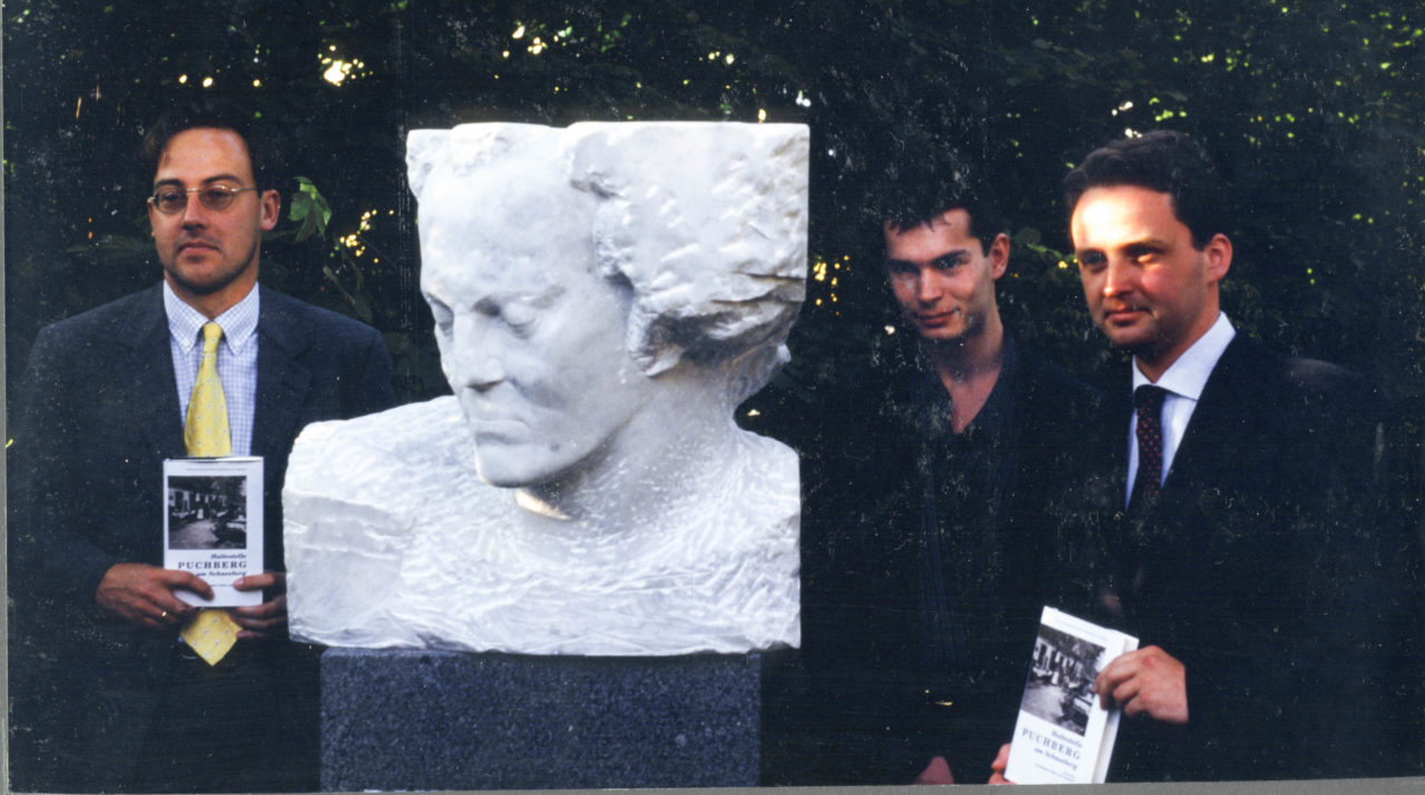 Скульптурный бюст в мраморе на заказ, скульптор Алексей Селиванов.