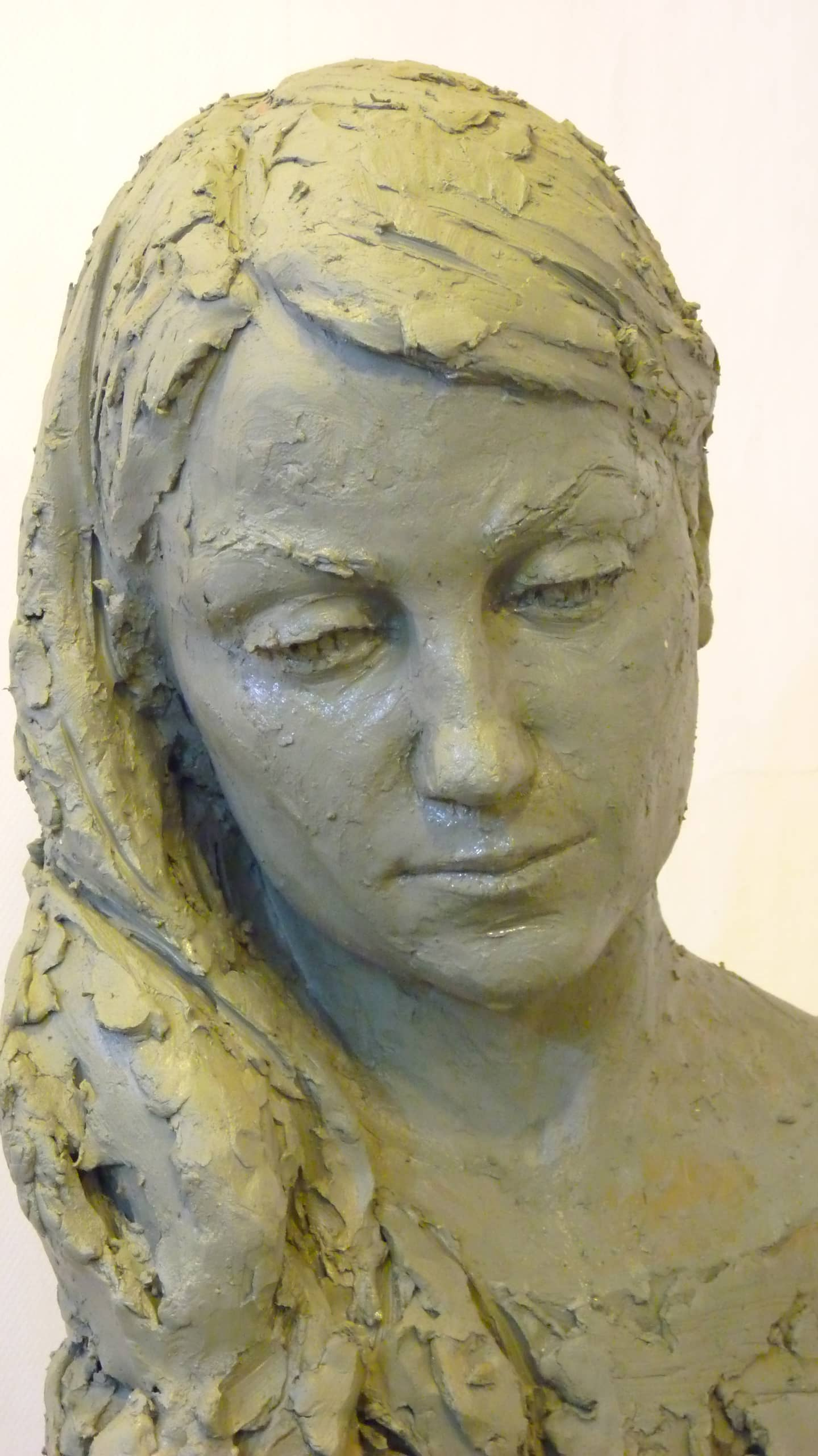 Скульптурный портрет из гипса на заказ, скульптор Ольга Колосова.