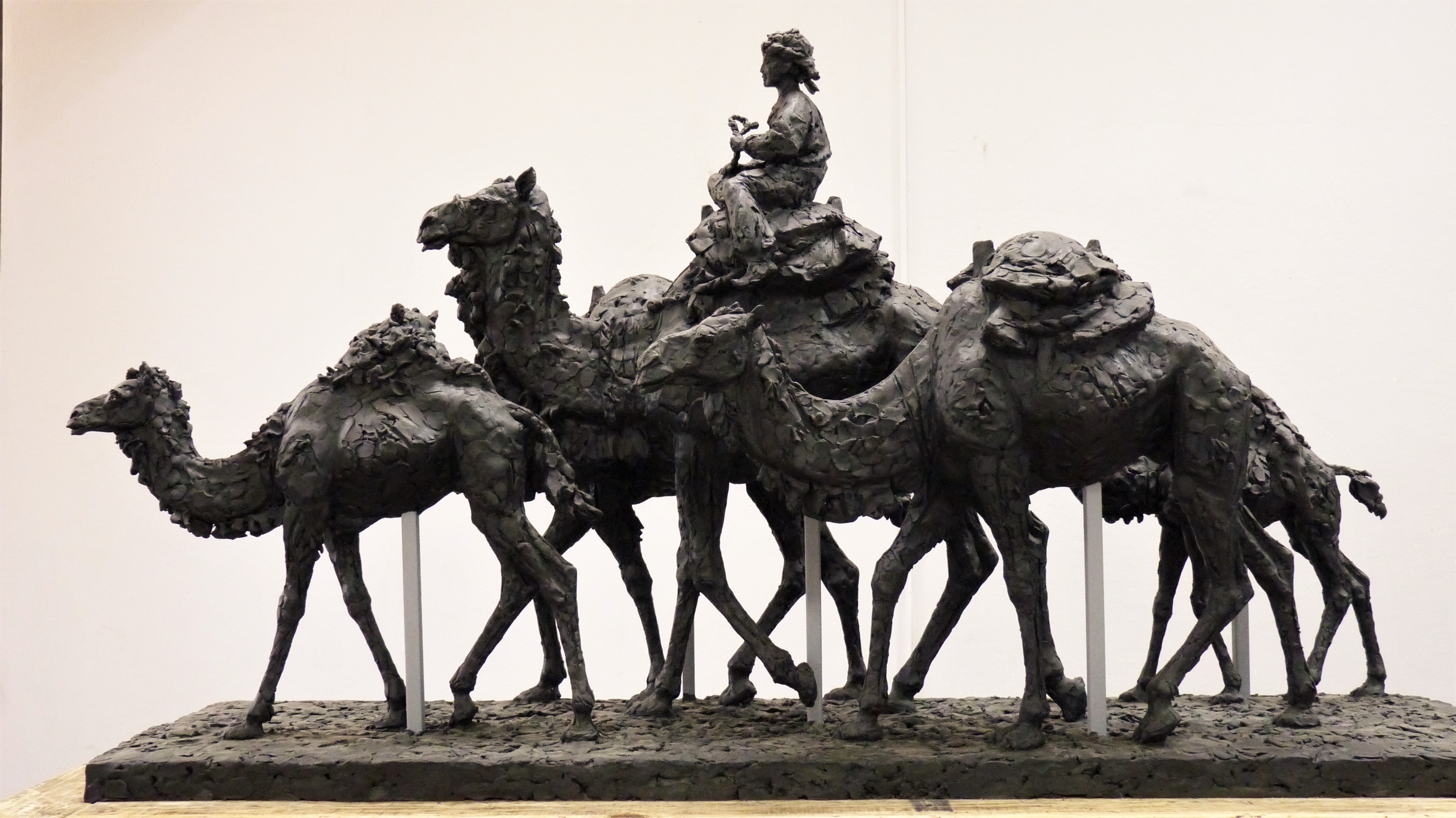 Скульптура верблюдов, 
