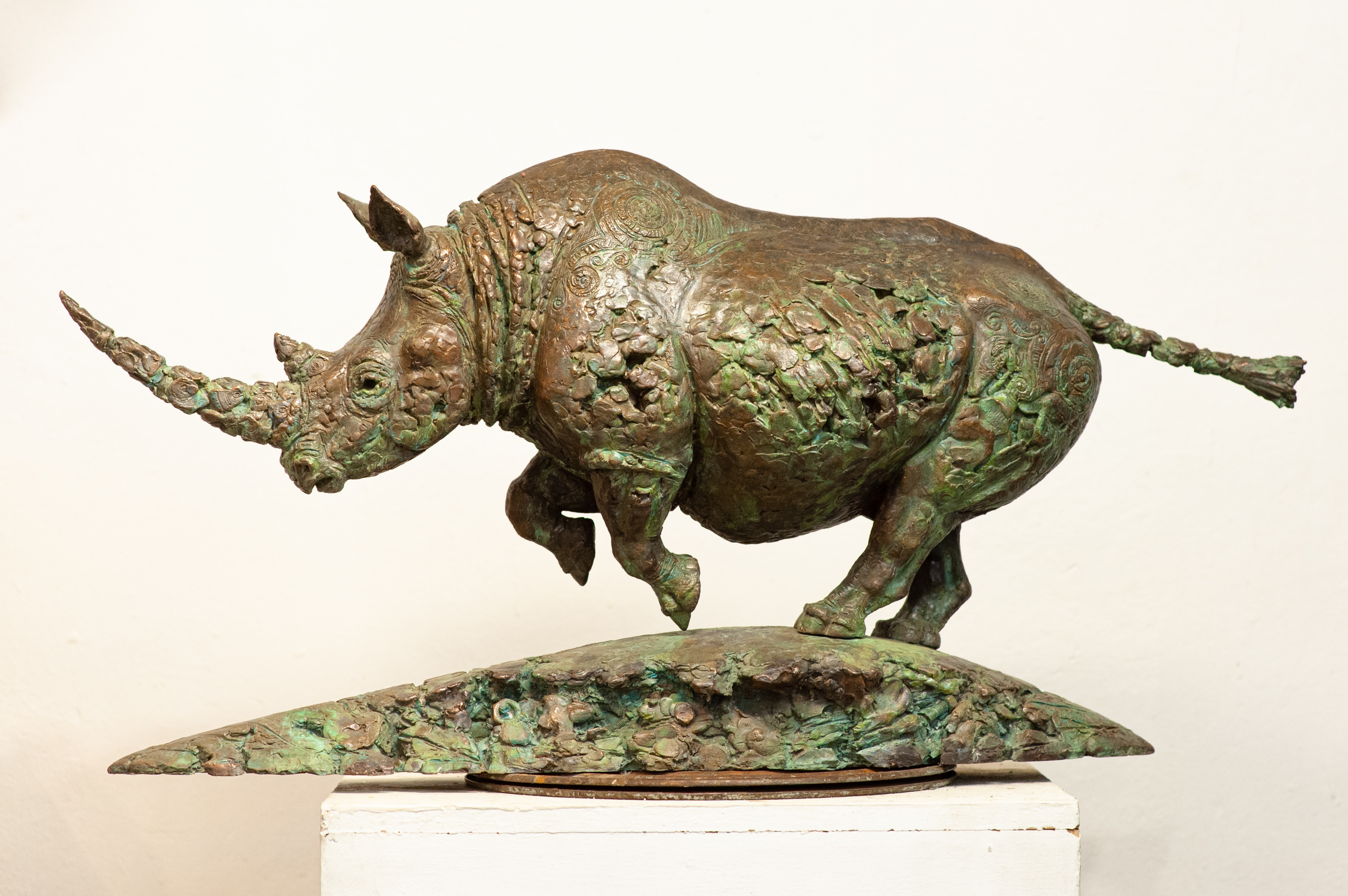 Скульптура носорога в бронзе, скульптуру животного в бронзе купить, скульптура на заказ, авторская скульптура. скульптор Ольга Колосова.