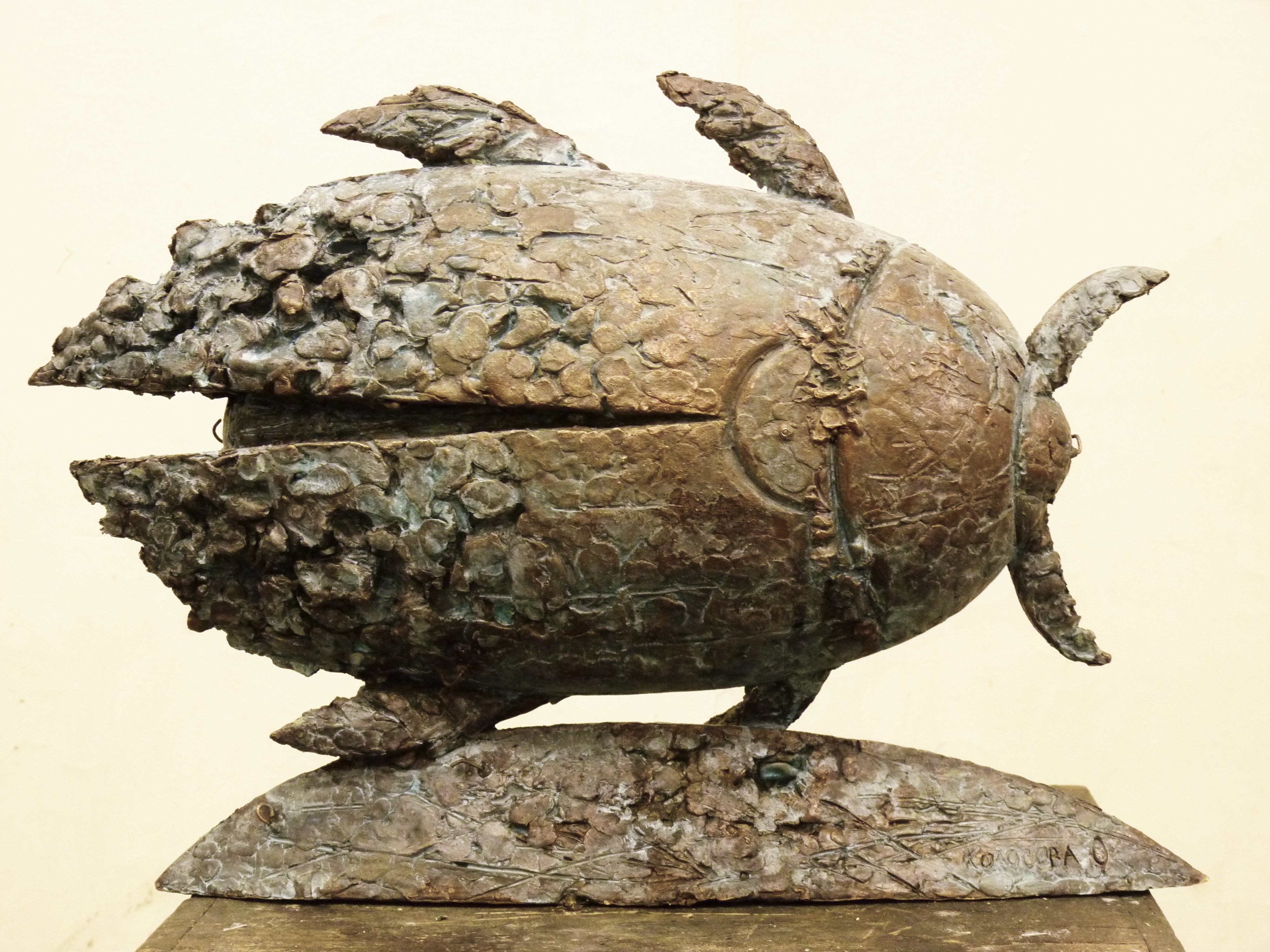 Скульптура жука в бронзе, скульптура для сада, скульптор Ольга Колосова, скульптура на заказ