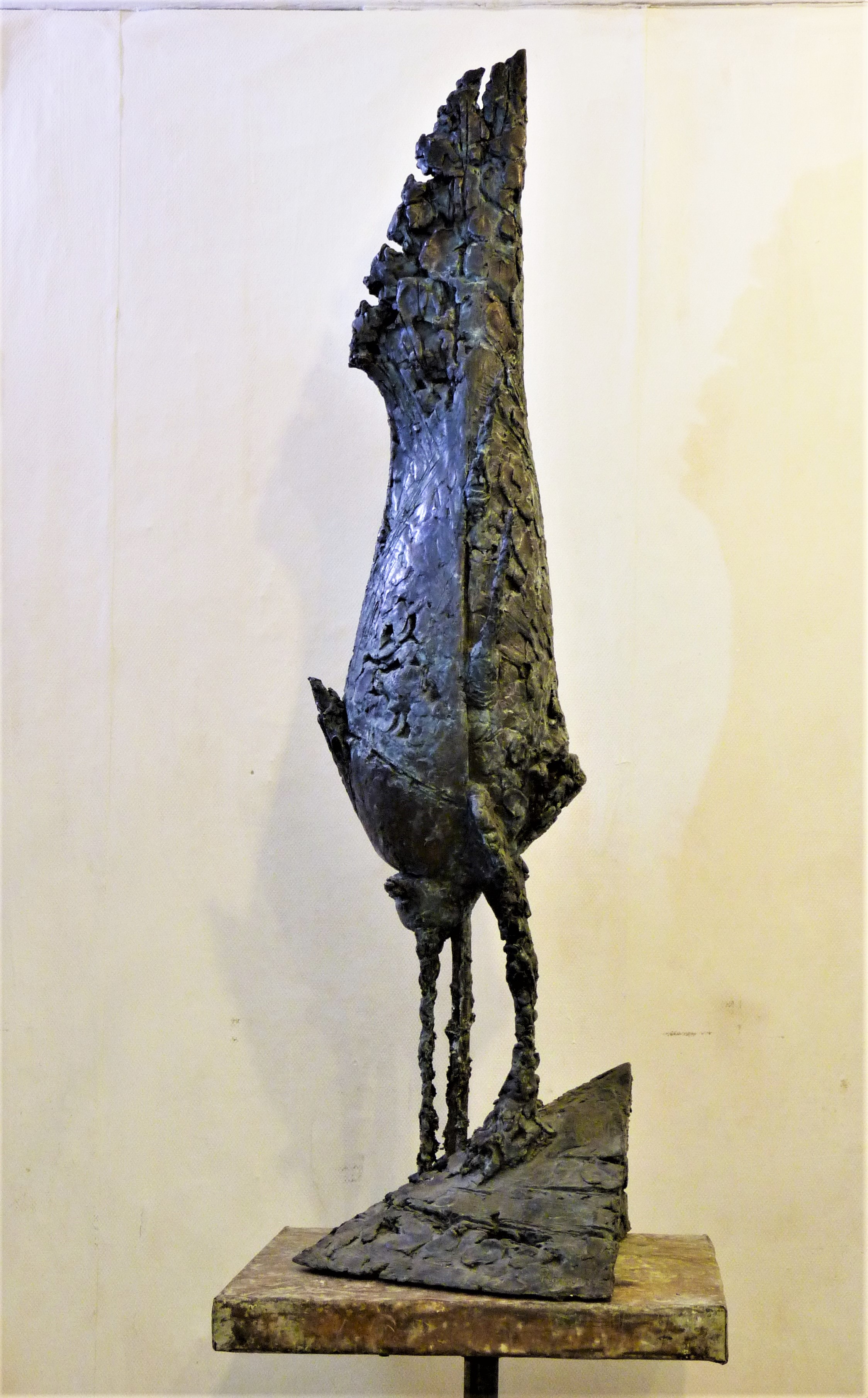 Бронзовая скульптура насекомого