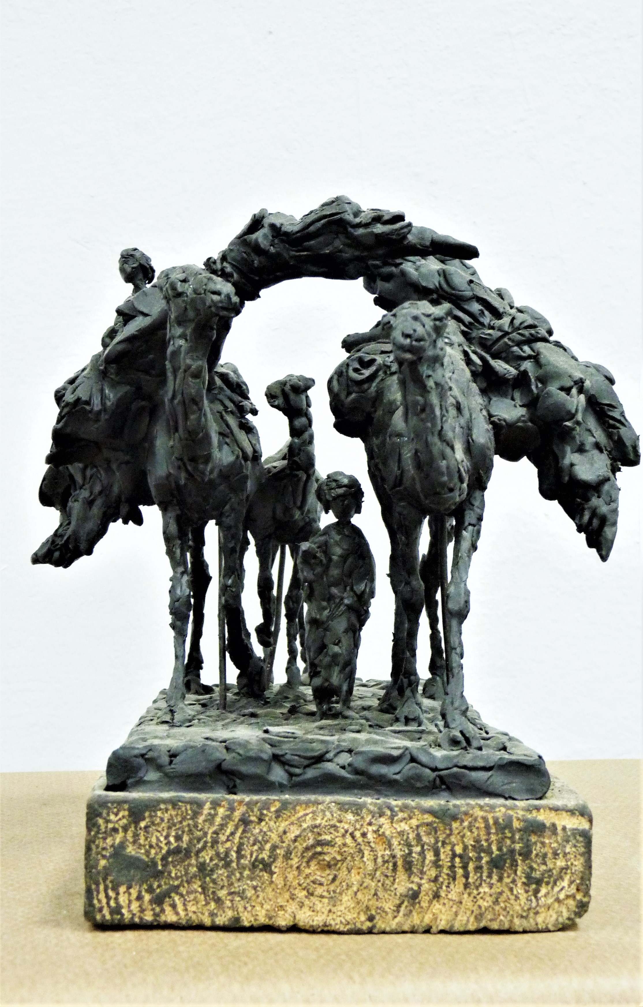 скульптура верблюдов  из бронзы, скульптуру животного из бронзы купить скульптор Ольга Колосова, скульптура на заказ, интерьерная скульптура на заказ.