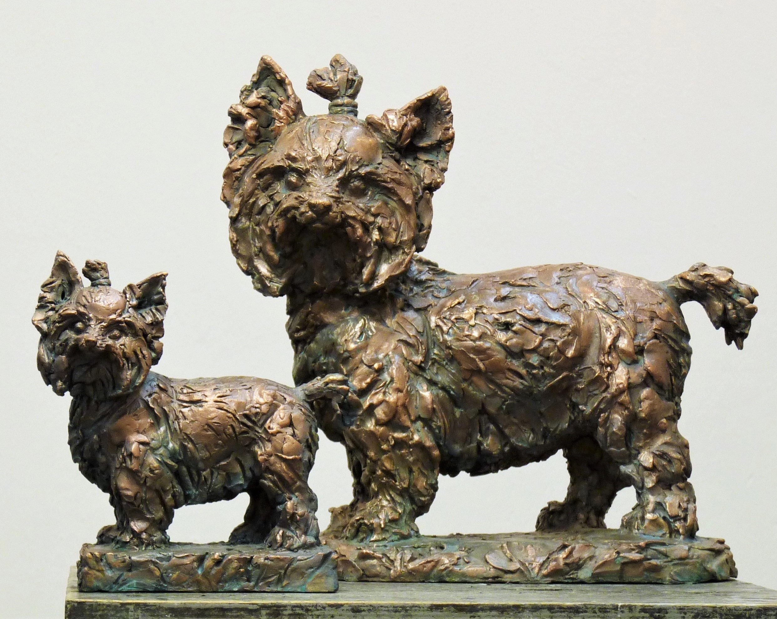 скульптура собаки в бронзе