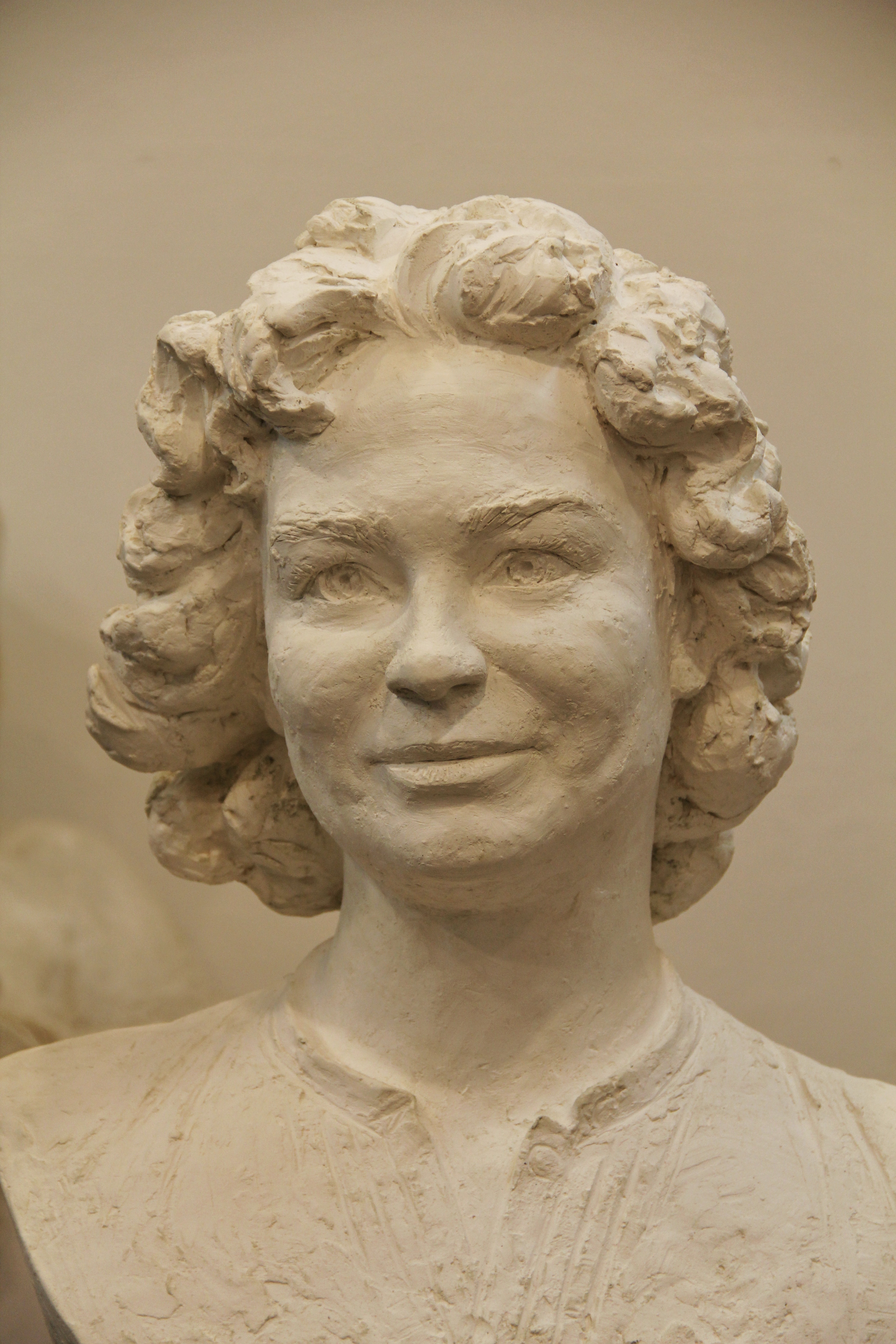 скульптор Ольга Колосова, скульптурный бюст на заказ. по фото и с натыры.