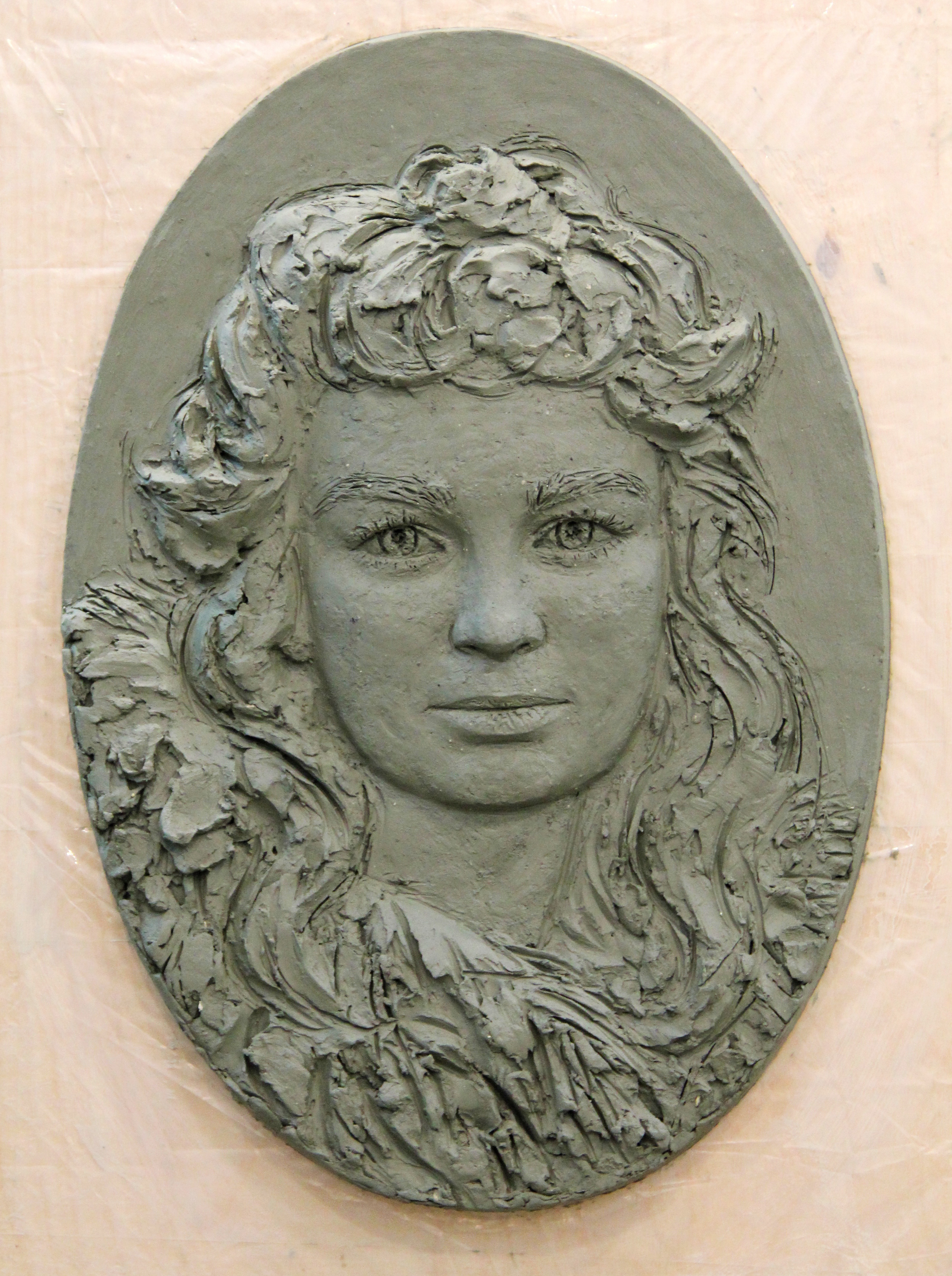   Барельеф по фото на заказ, скульптор Ольга Колосова.