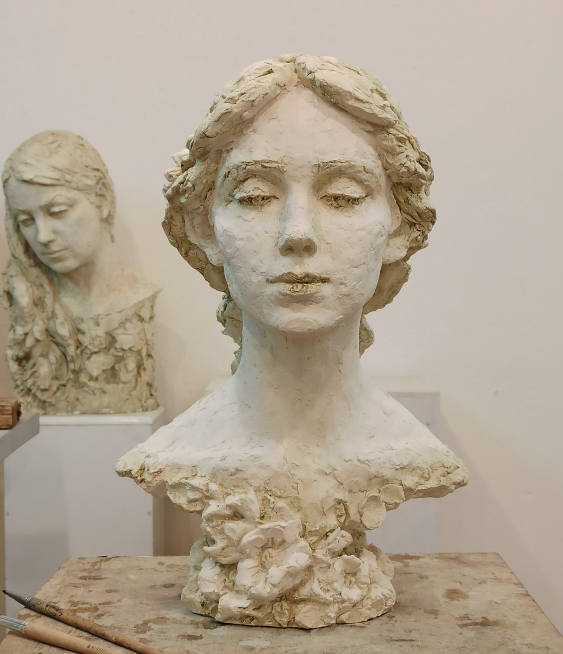 Скульптурный портрет из гипса на заказ, скульптор Ольга Колосова.