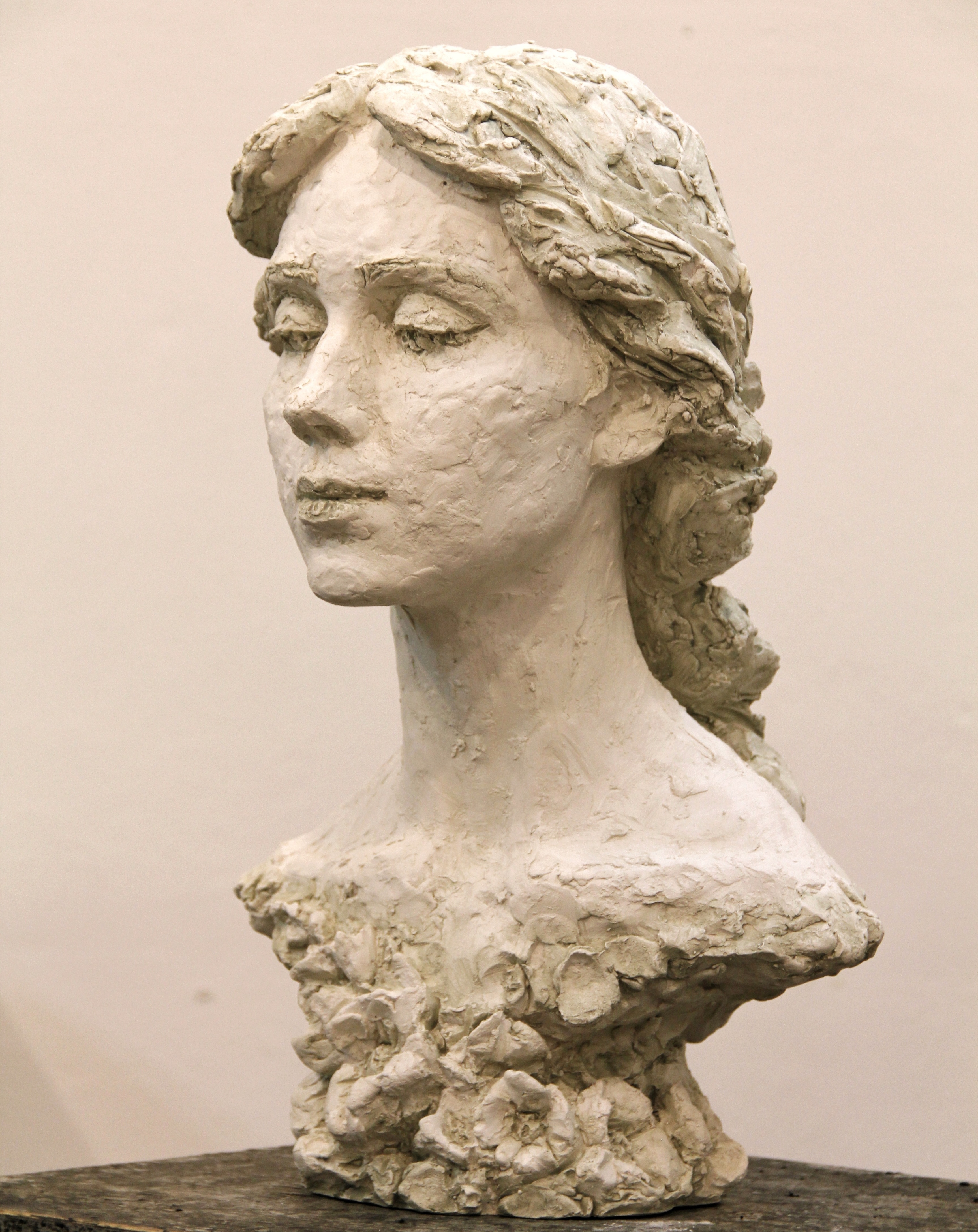 Скульптурный портрет из гипса на заказ, скульптор Ольга Колосова.