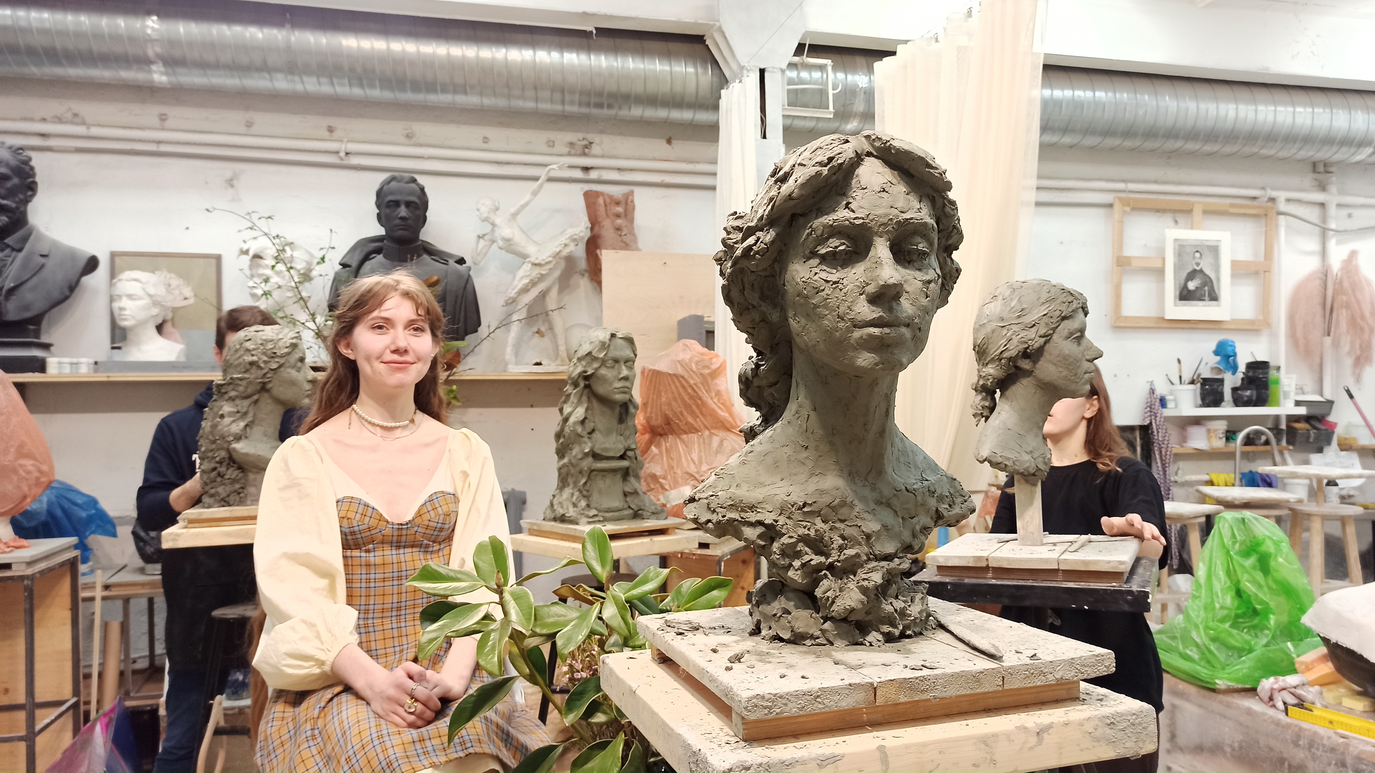 Скульптурный портрет из гипса на заказ