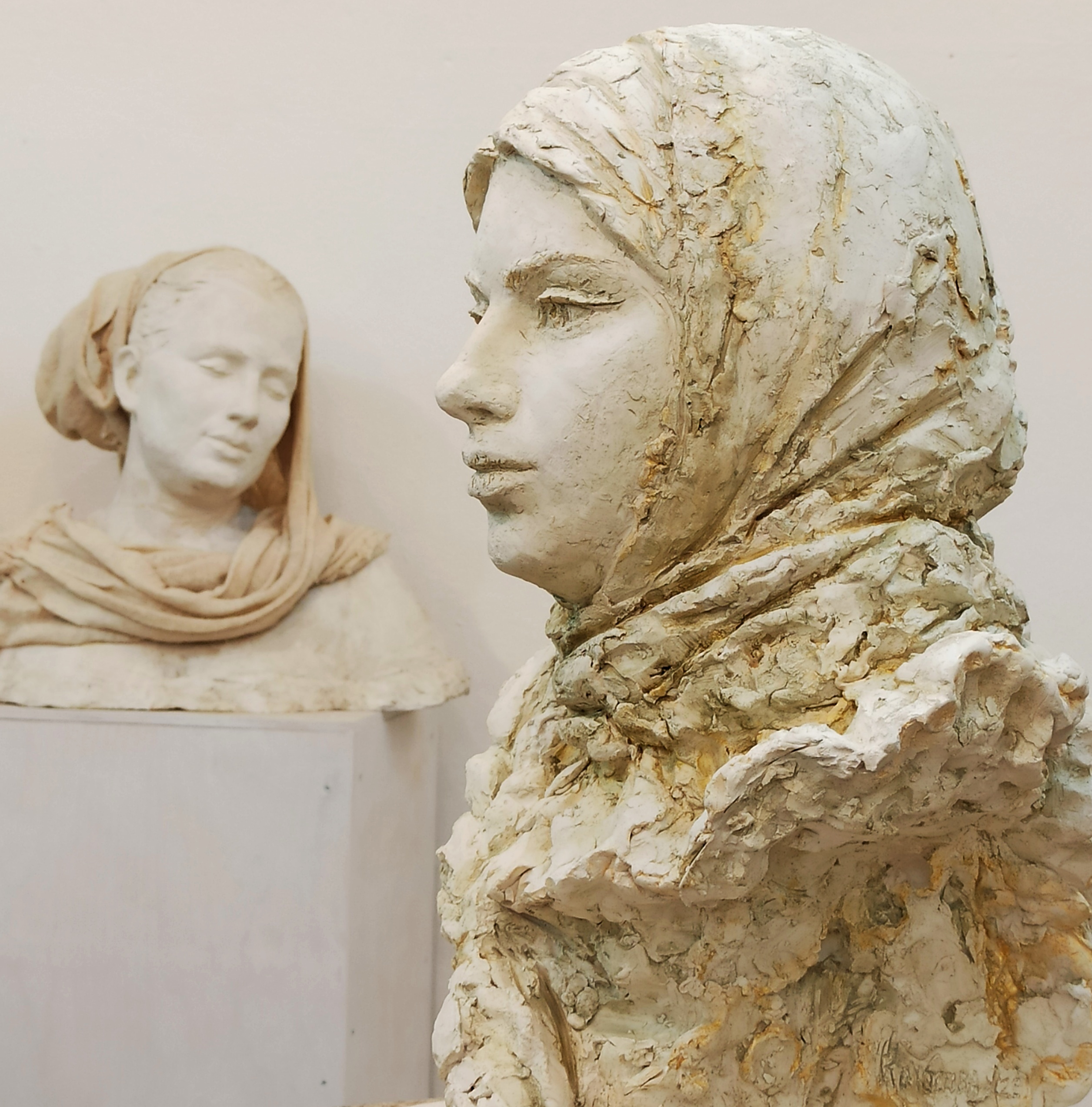 скульптурный бюст из гипса на заказ, скульптор Ольга Колосова.