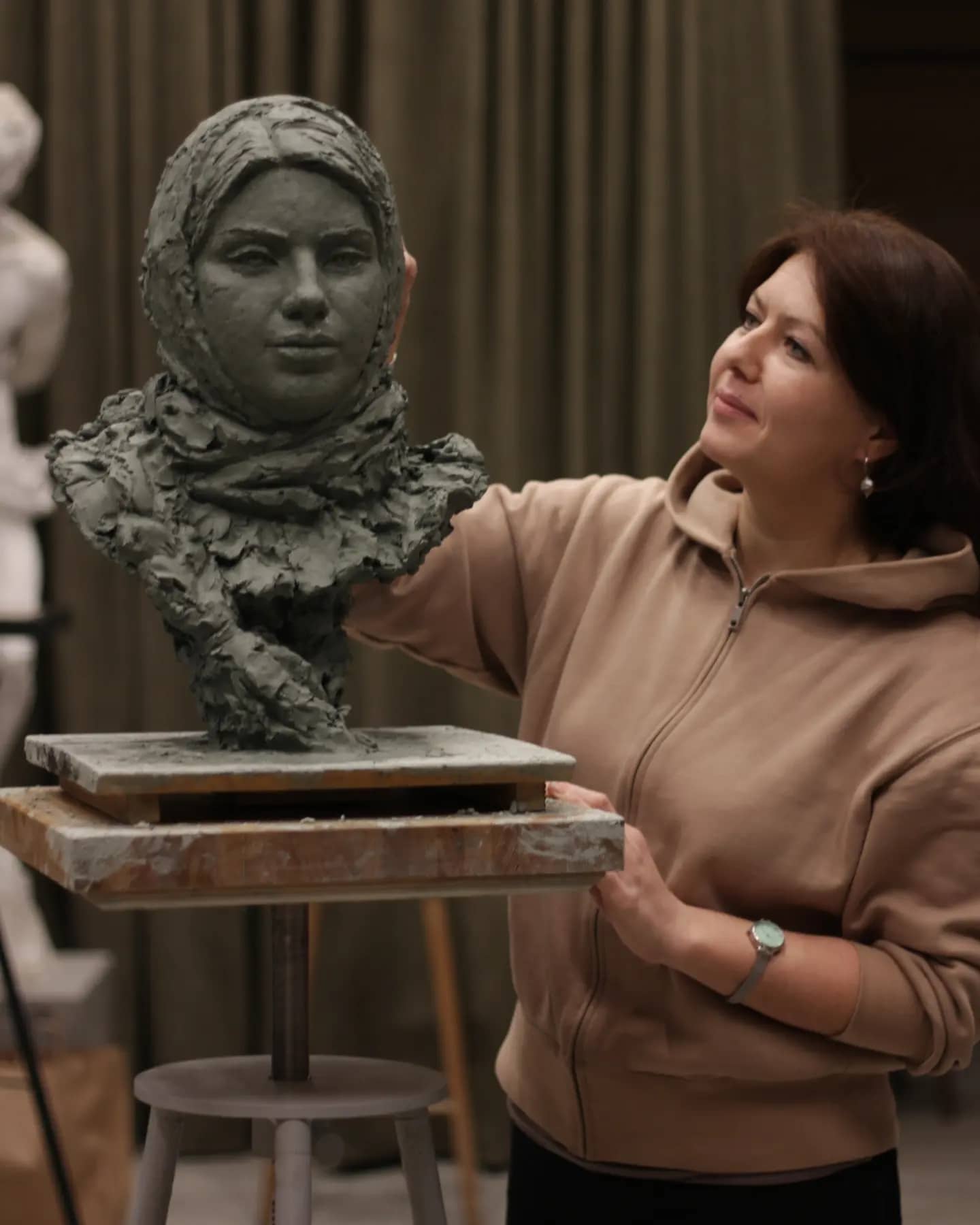 скульптурный бюст из гипса на заказ., скульптор Ольга Колосова.